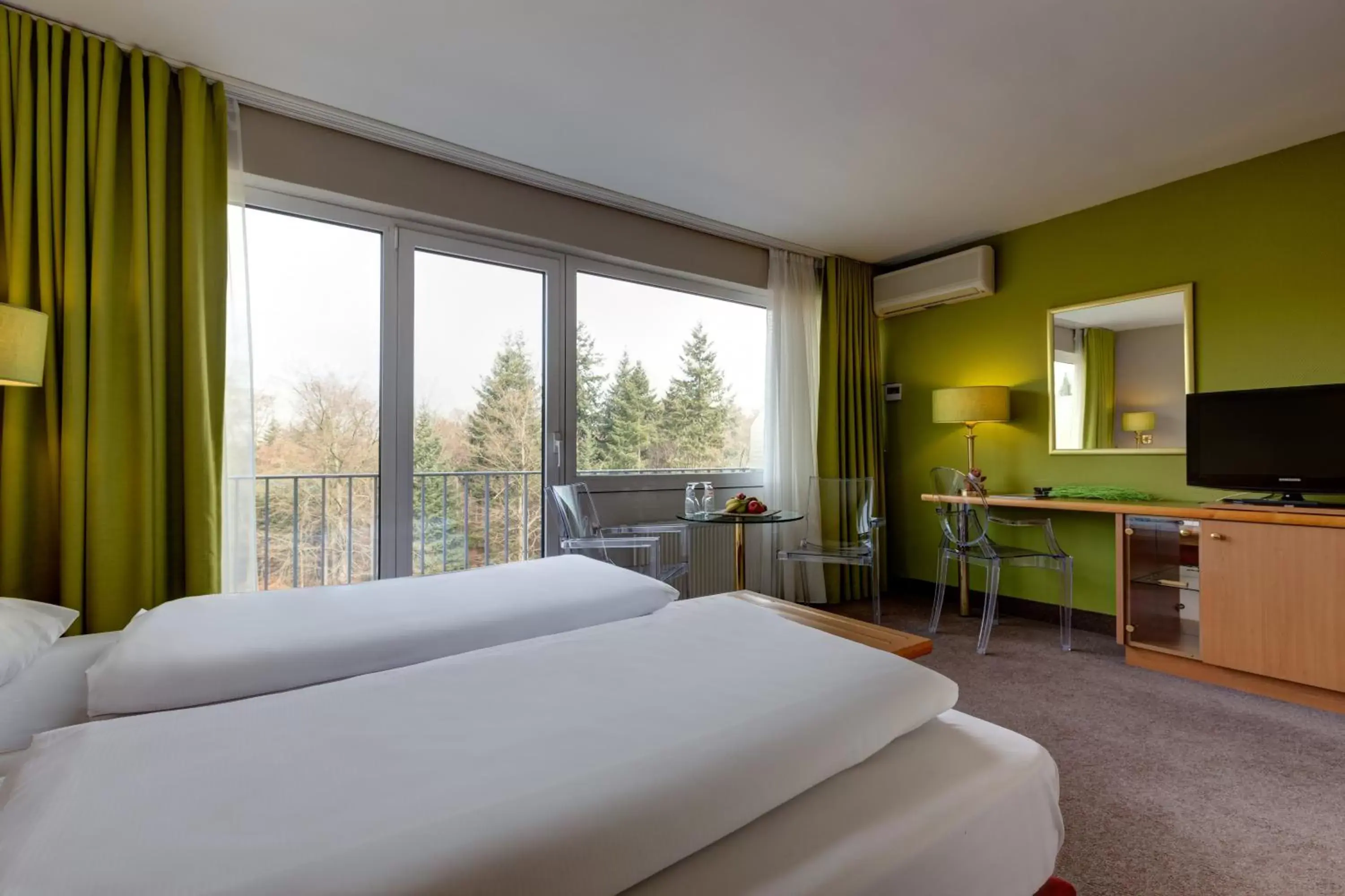 Property building, Bed in Silva Hotel Spa-Balmoral