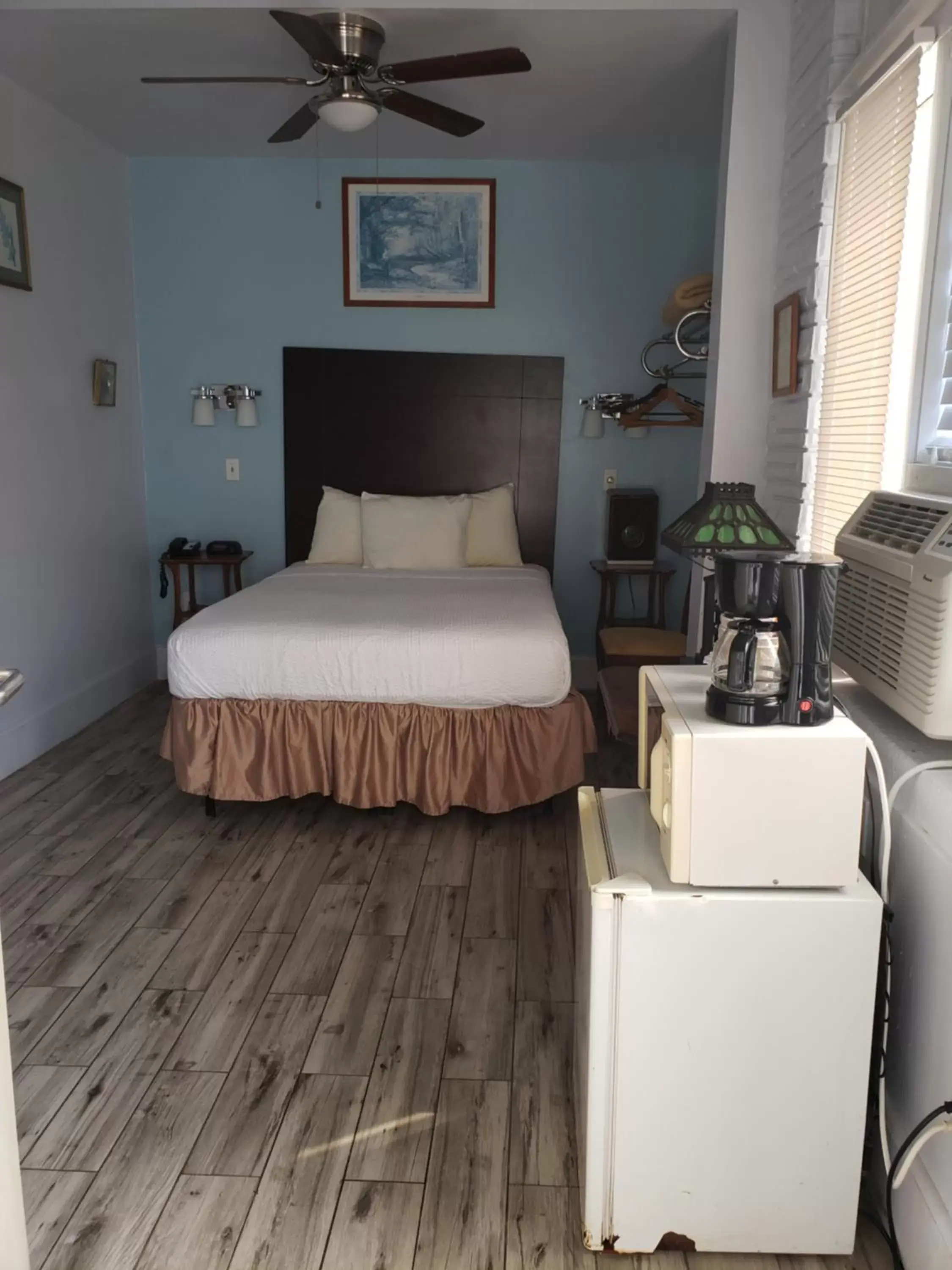 Bed in Topaz Motel - Flagler Beach Bed in Topaz Motel - Flagler Beach