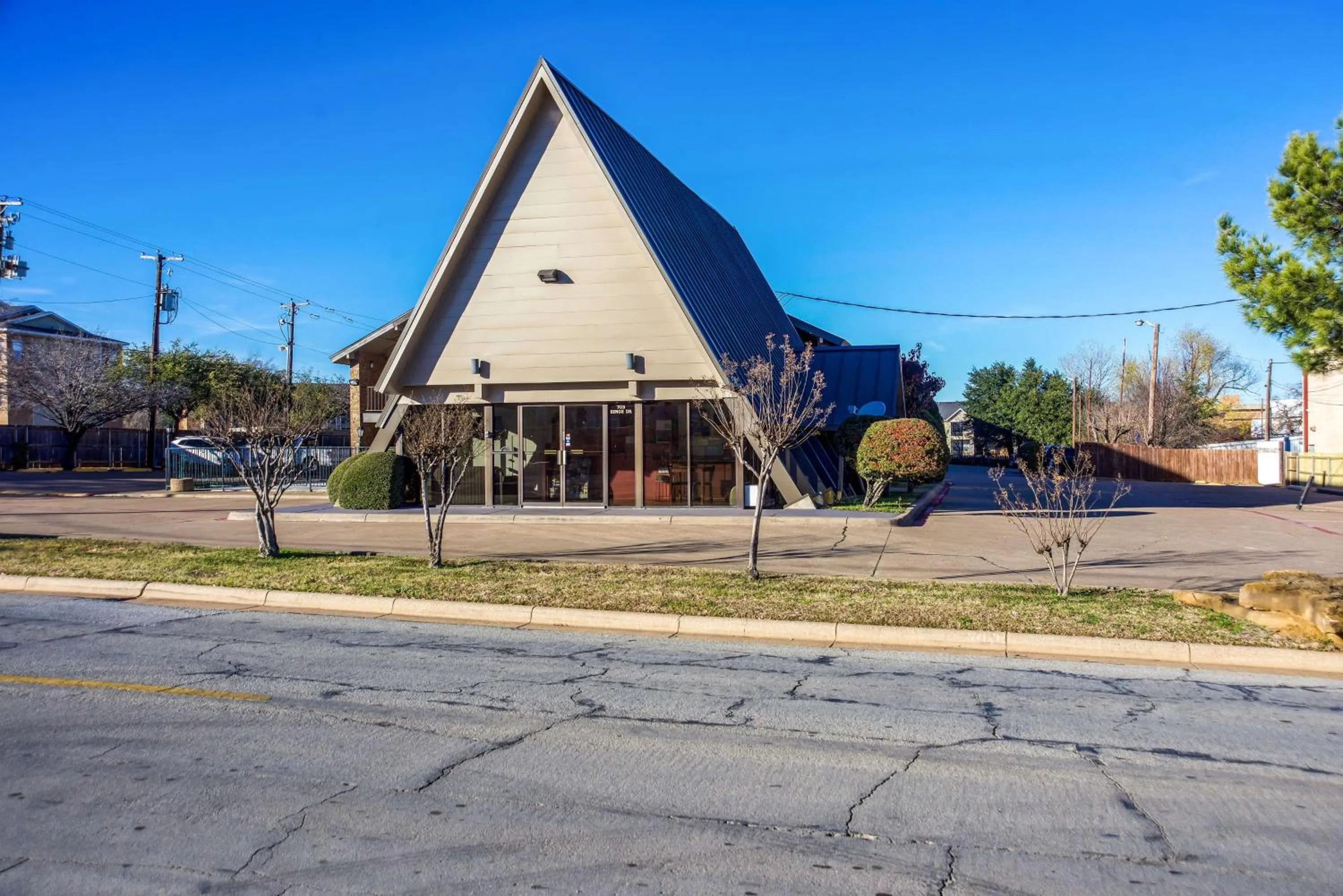 Property building in Motel 6-Arlington, TX - UTA