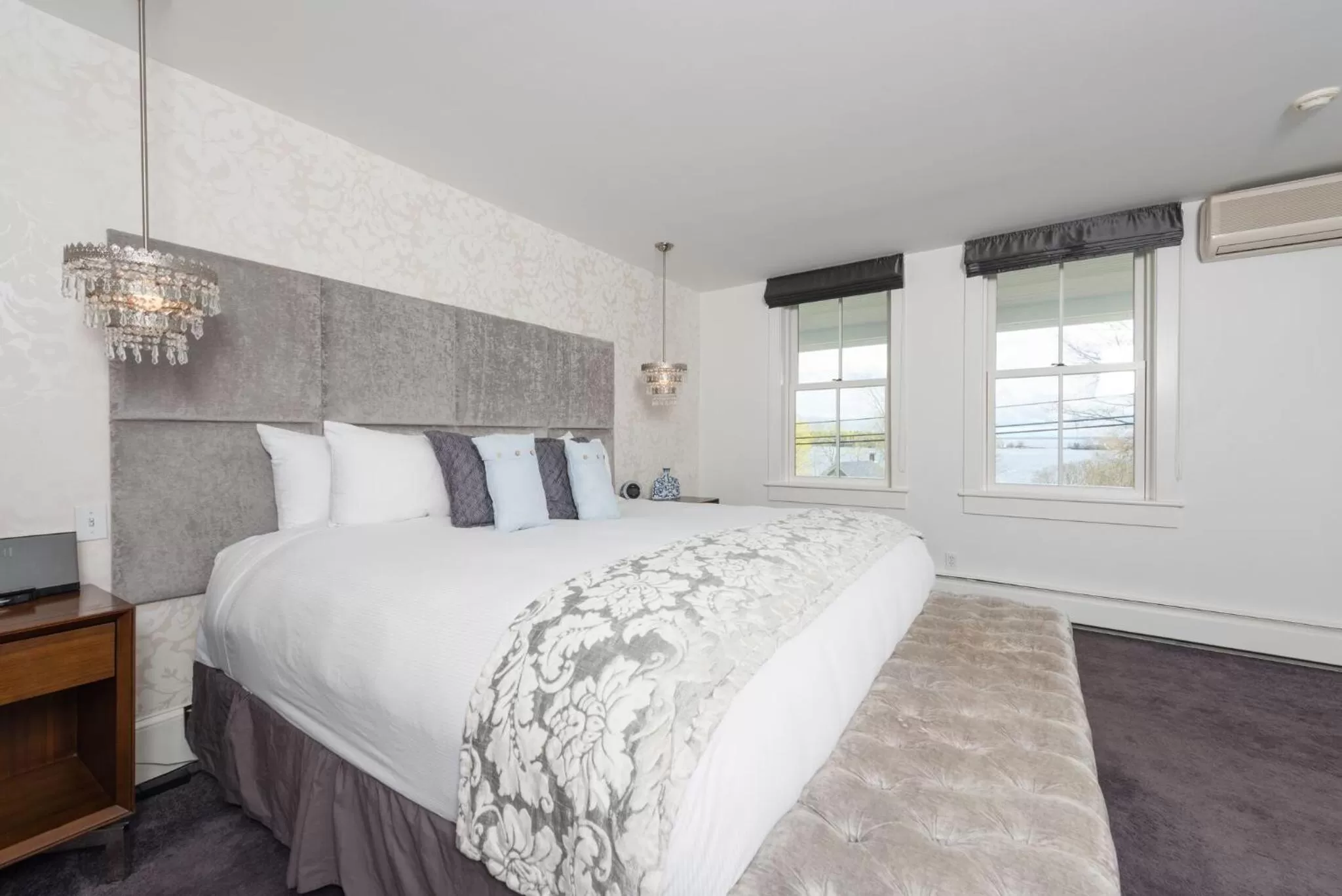 Bedroom, Bed in Relais Chateaux Camden Harbour Inn