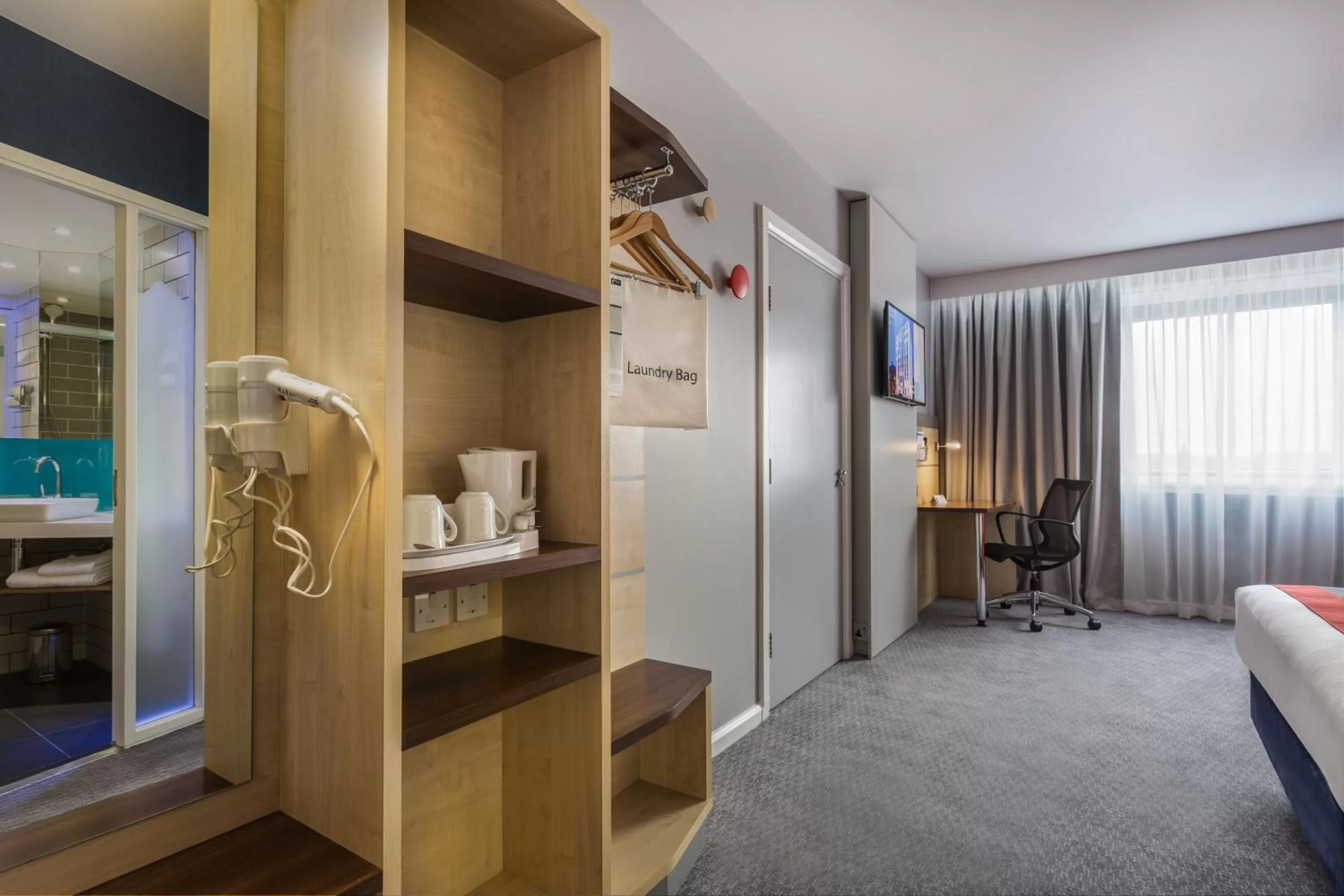 Photo of the whole room, Bed in Holiday Inn Express London - Watford Junction by IHG