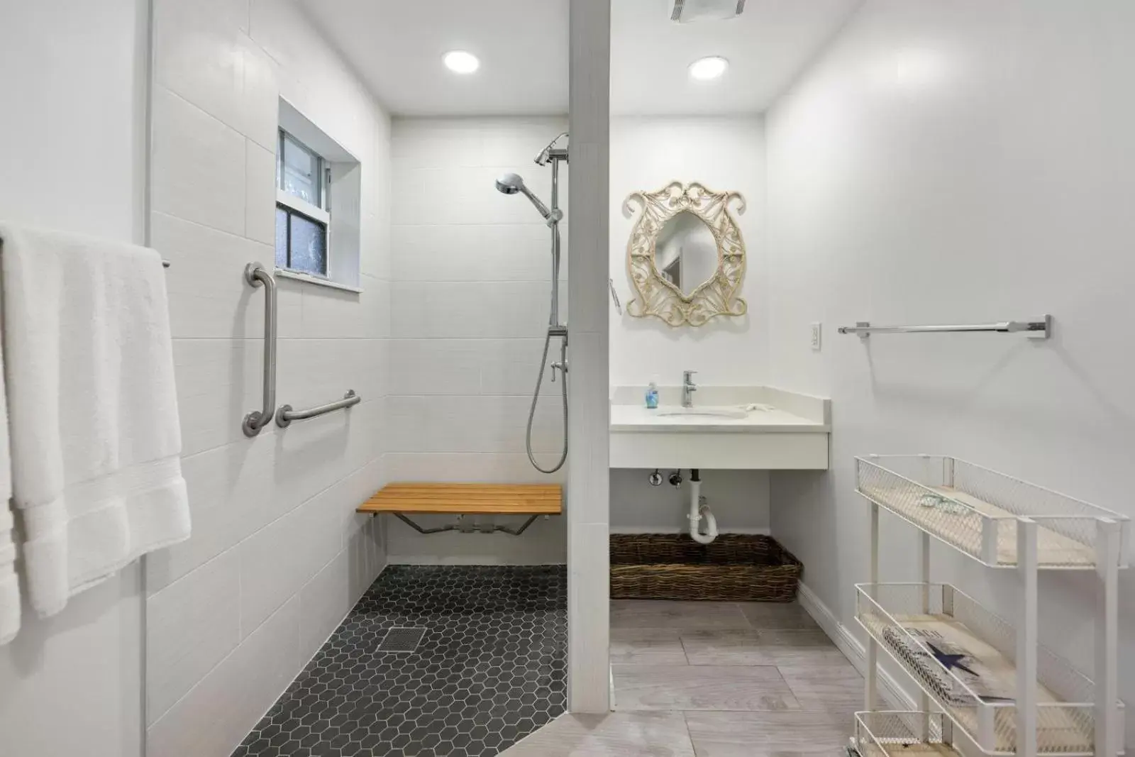 Bathroom in Seahorse Beach Bungalows