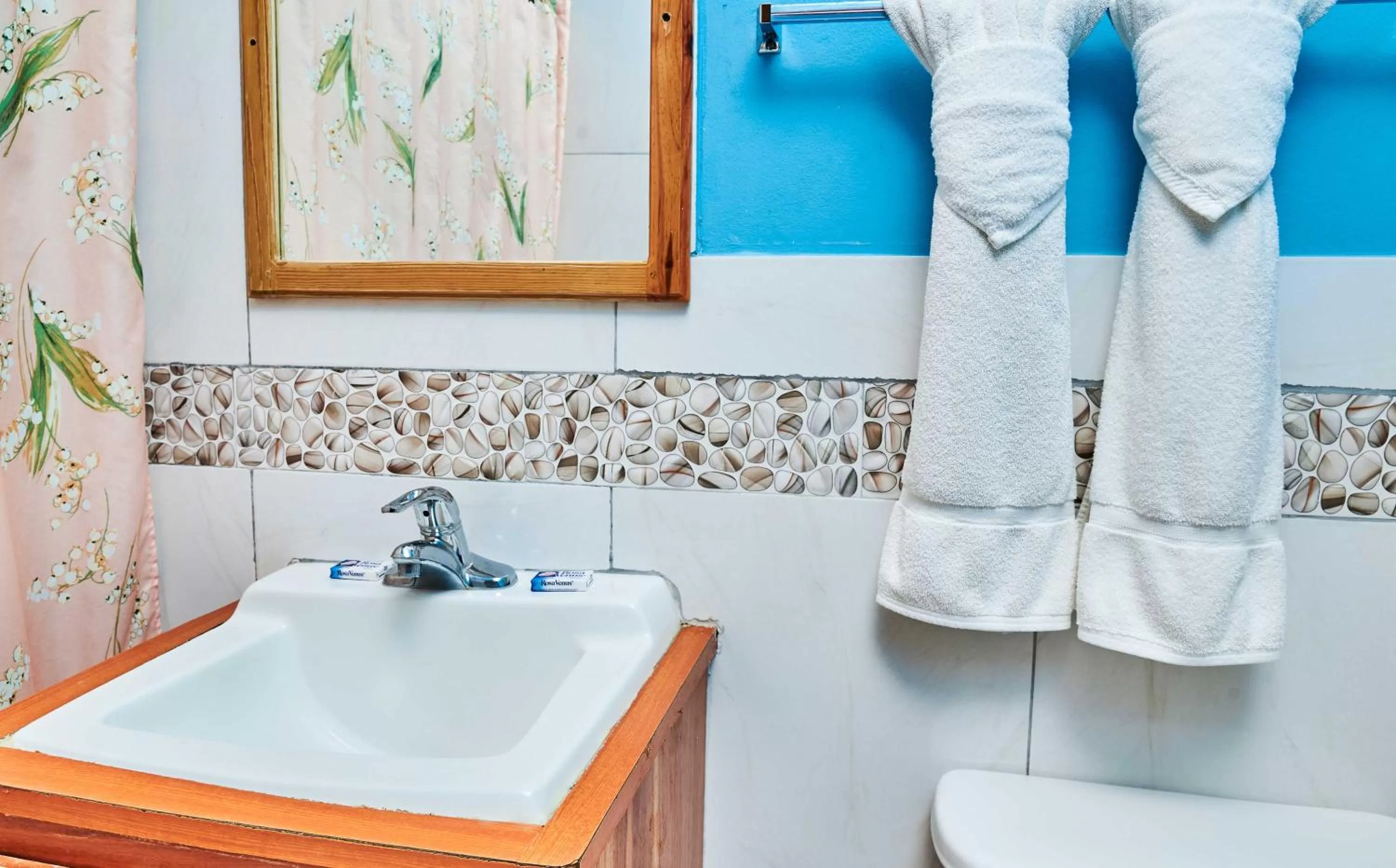 Bathroom in Yellow Bird Sea