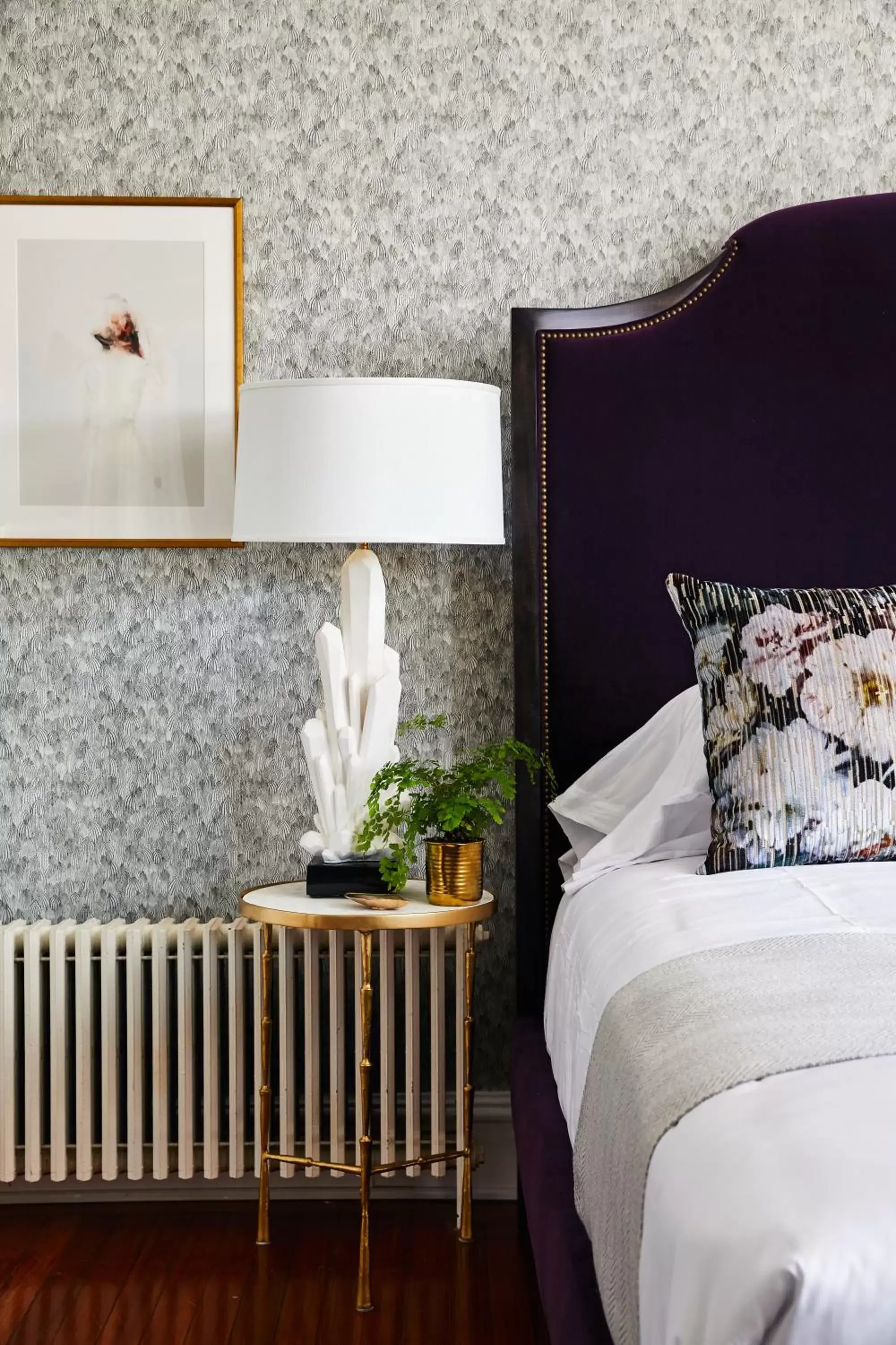 Decorative detail, Bed in The Cliffside Inn Decorative detail, Bed in The Cliffside Inn