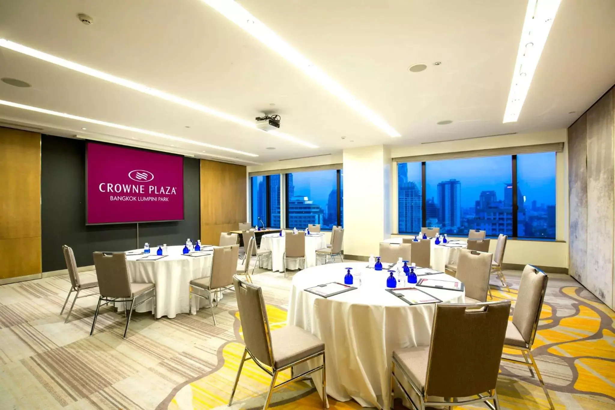 Meeting/conference room, Restaurant/Places to Eat in Crowne Plaza Bangkok Lumpini Park, an IHG Hotel