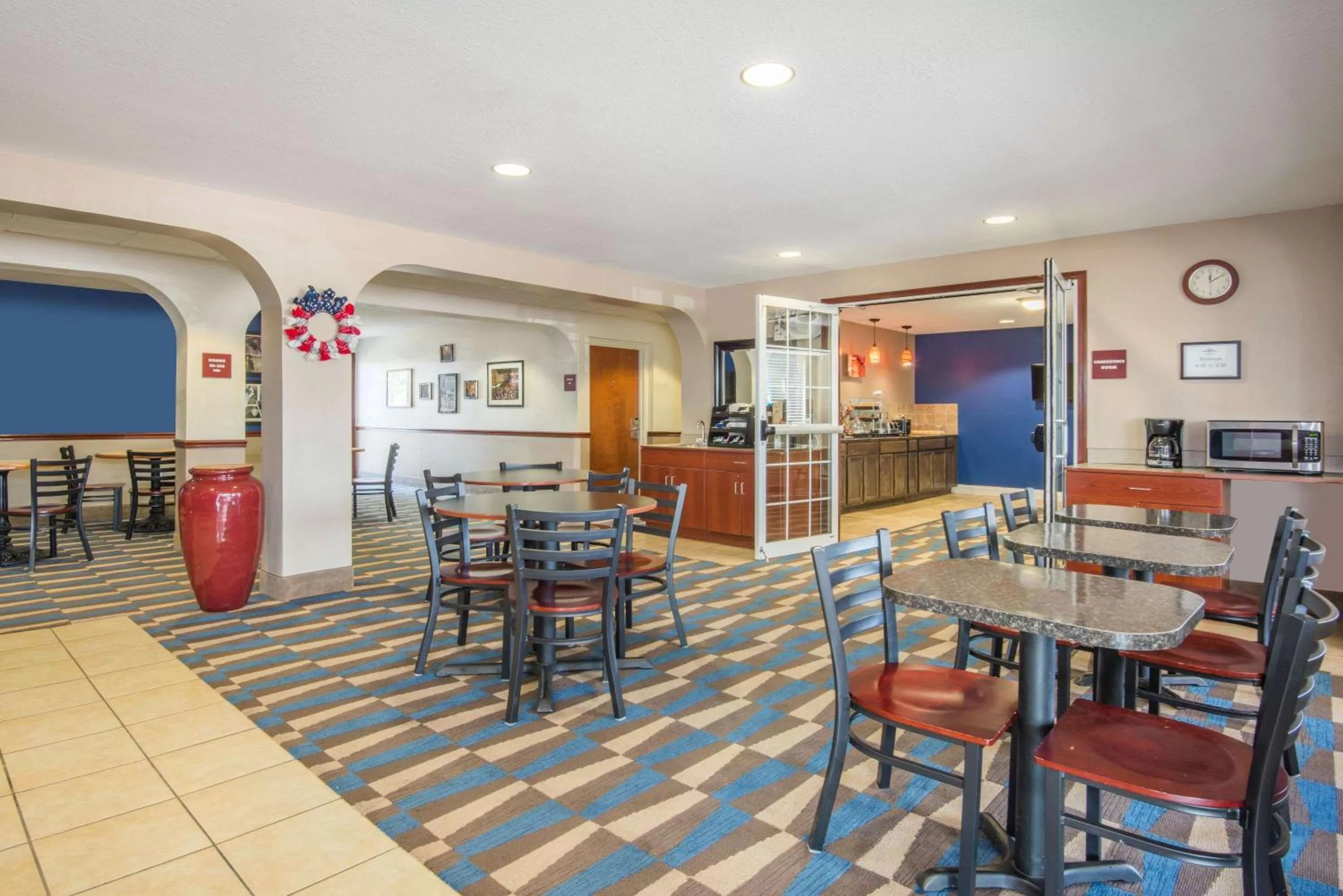 Restaurant/places to eat in Microtel Inn and Suites By Wyndham Miami OK