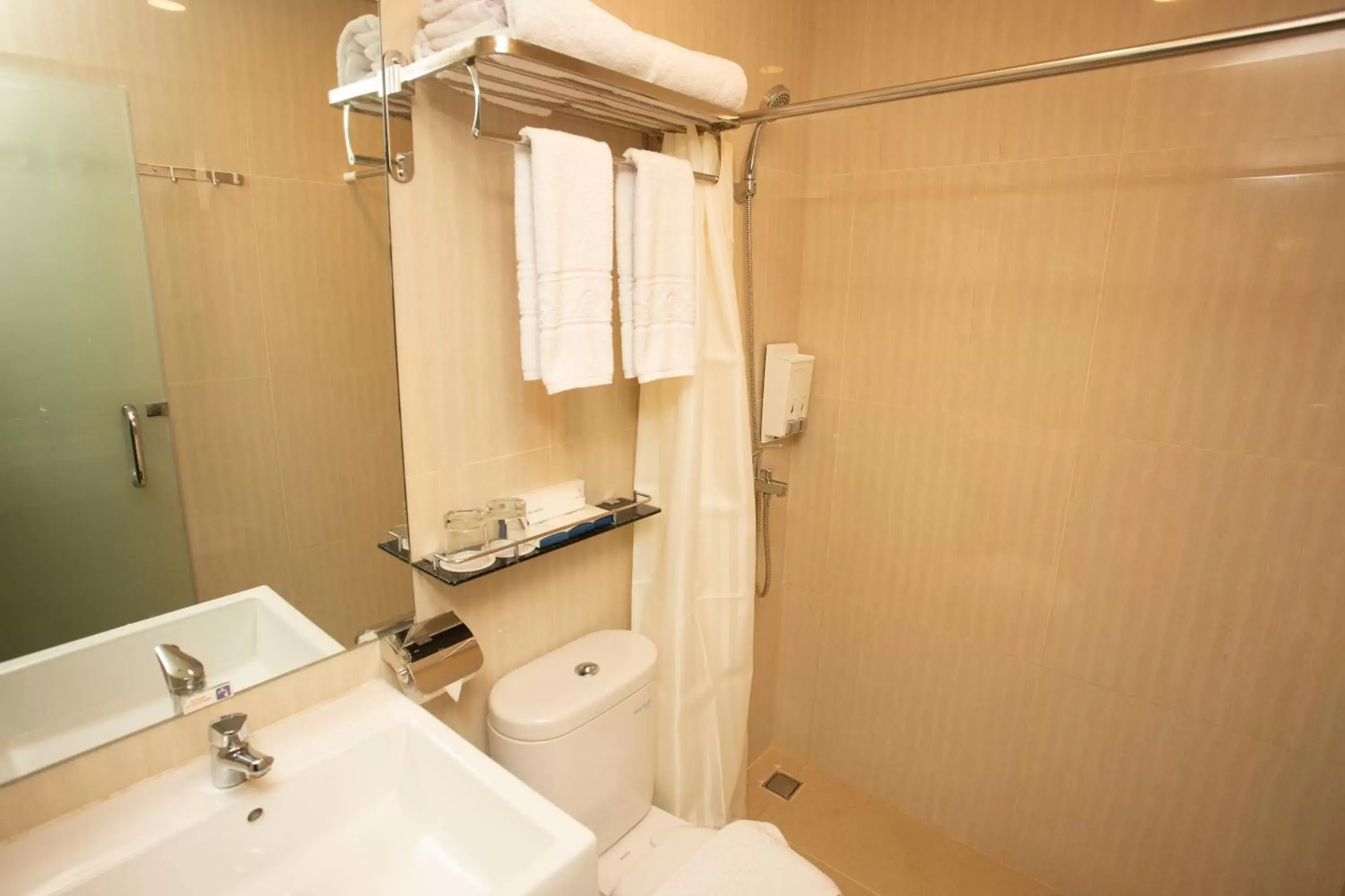 Bathroom in Best Western Batang Garing