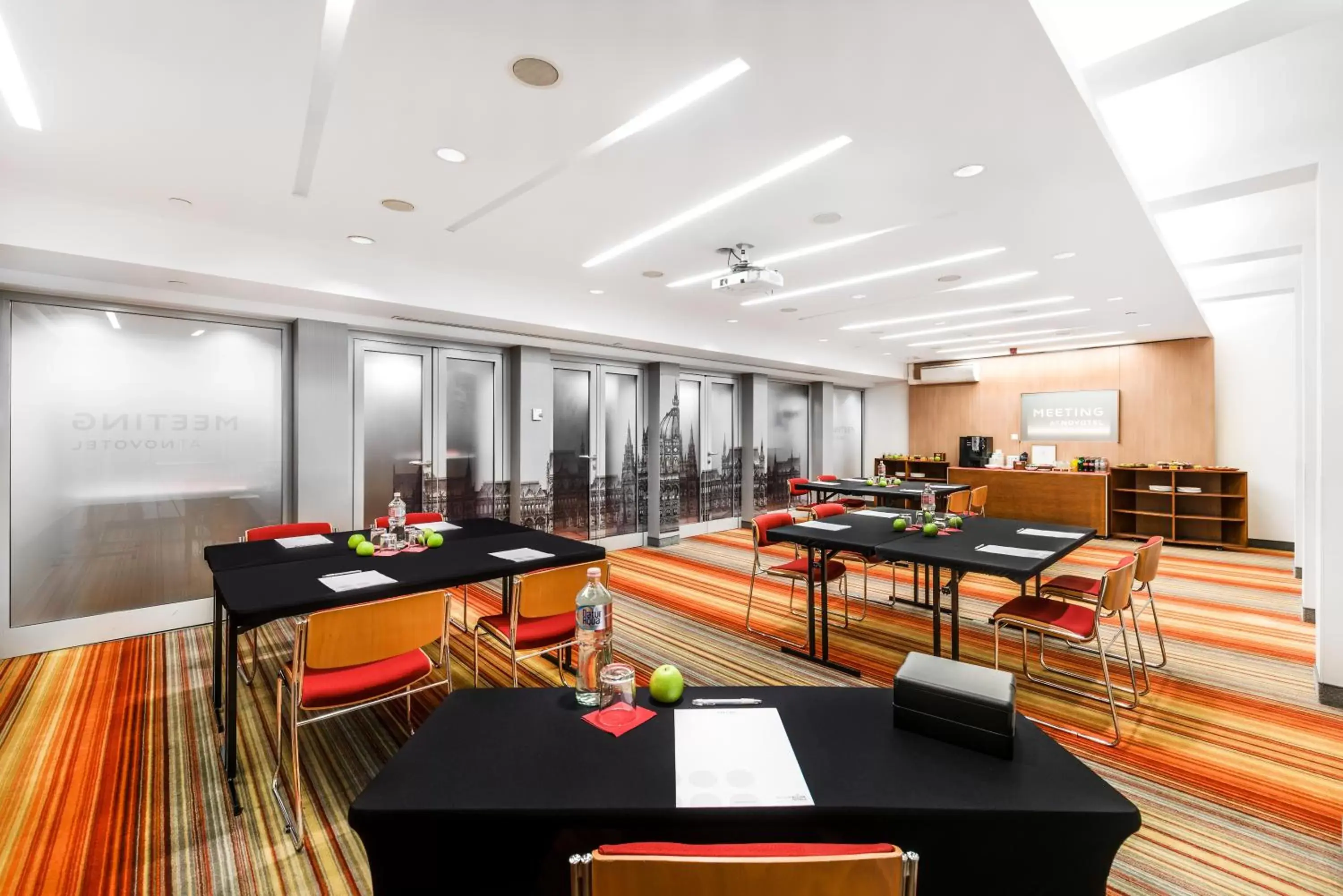 Business facilities, Restaurant/Places to Eat in Novotel Budapest Danube