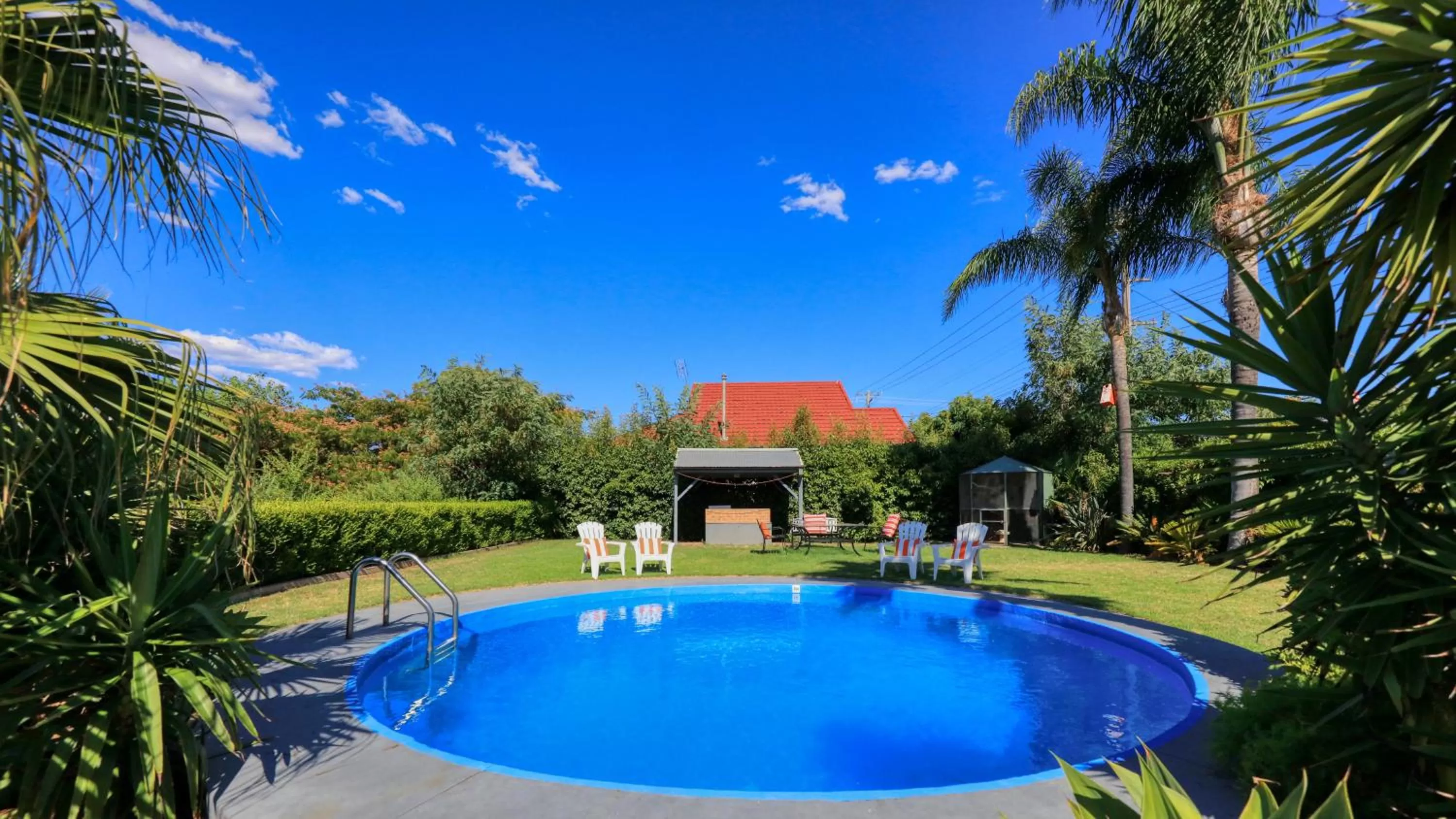 Swimming pool in Country Leisure Motor Inn