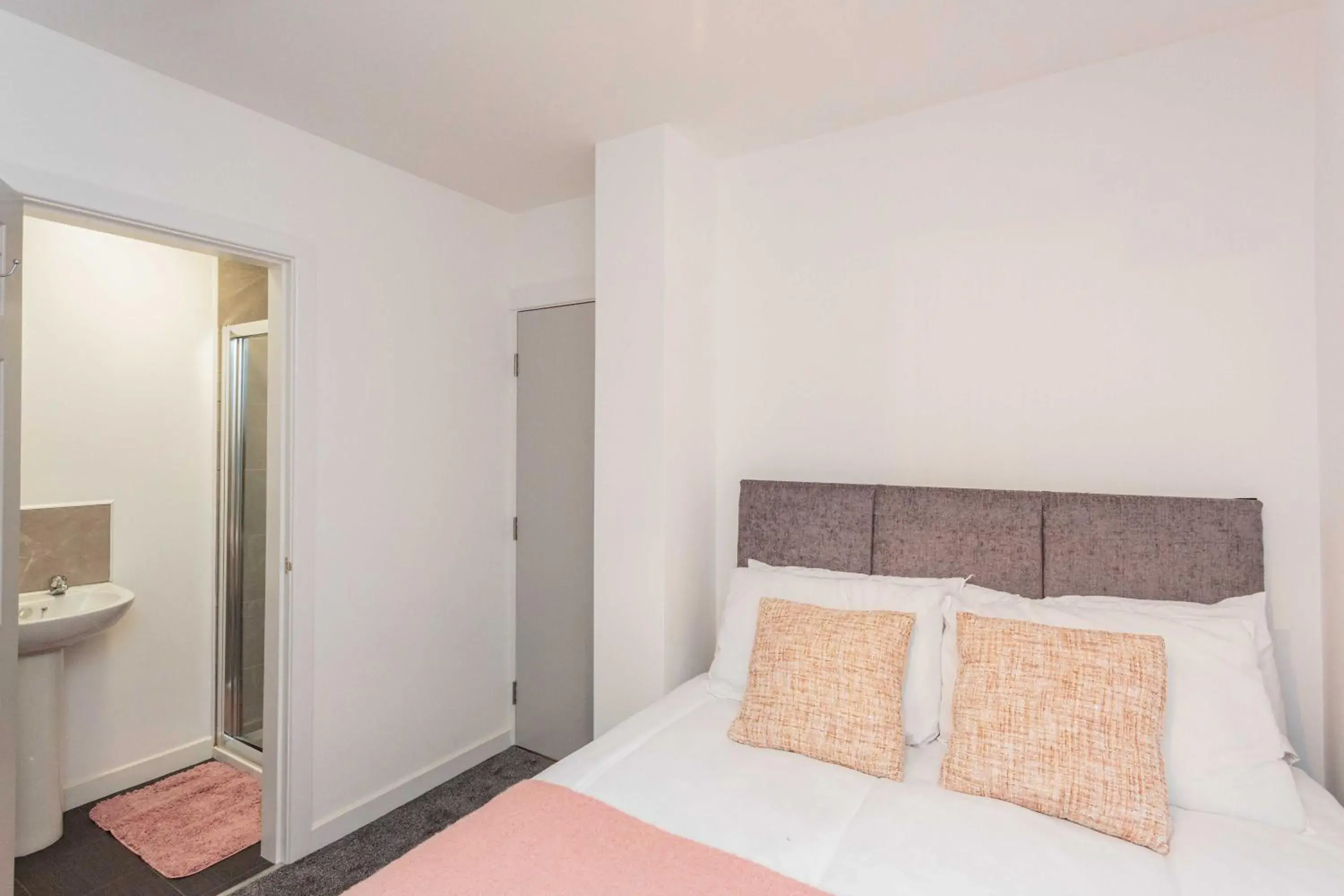 Bedroom, Bed in Cherry Property - Hornby Road Bedroom, Bed in Cherry Property - Hornby Road