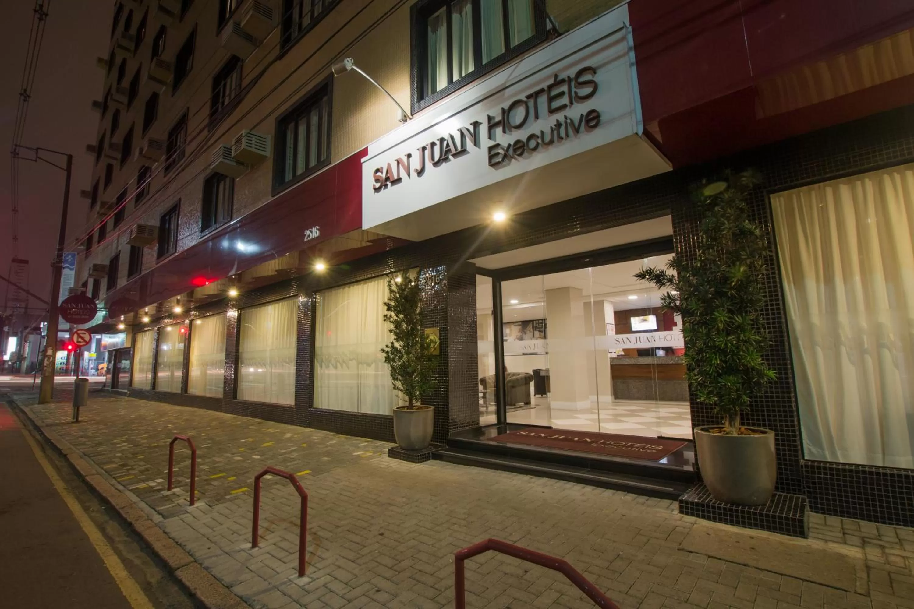 Facade/entrance in SJ Executive - San Juan Curitiba