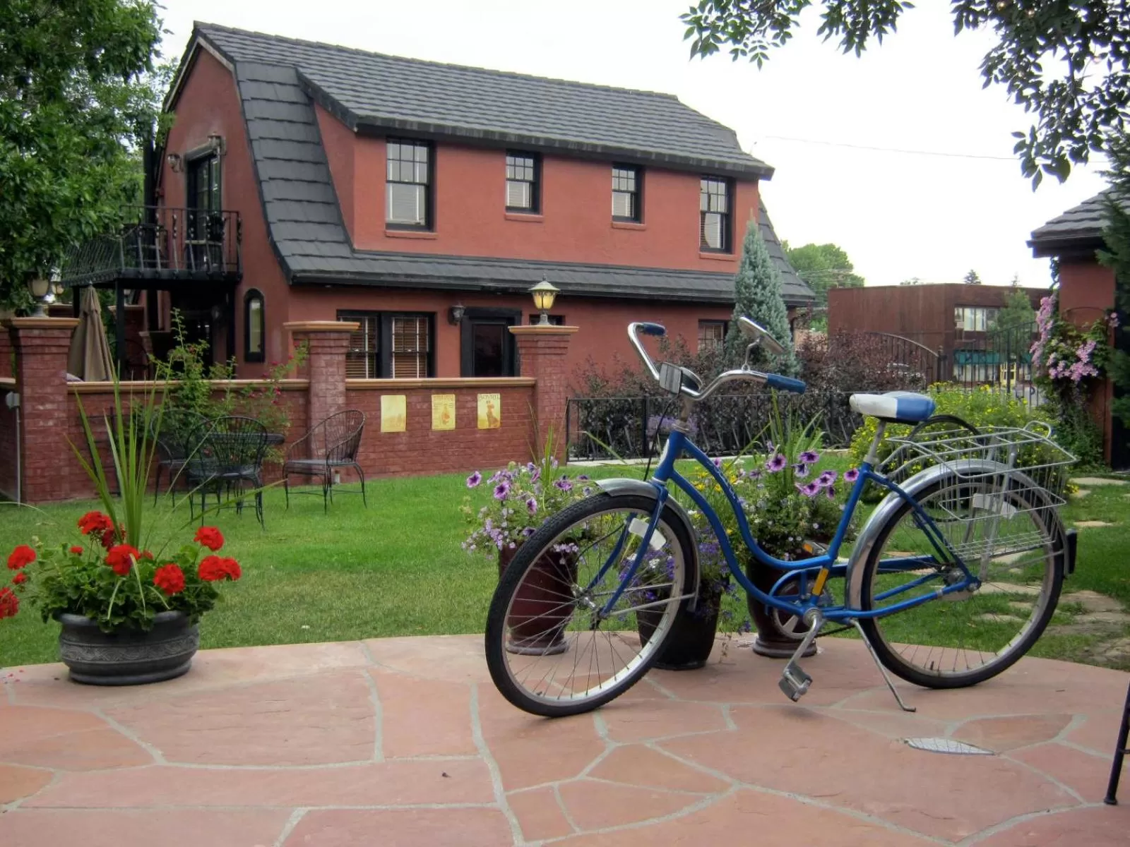 Property building in Chamberlin Inn