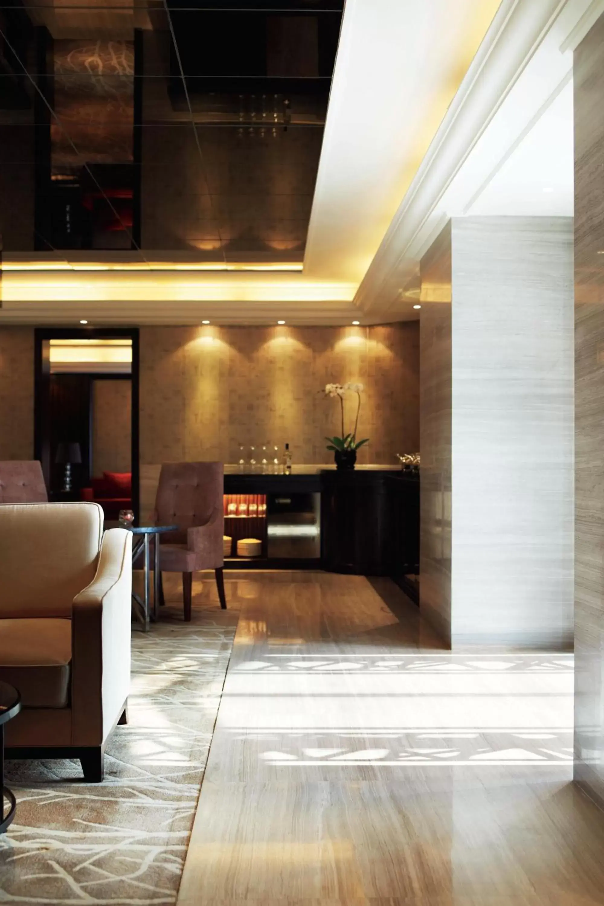 Lounge or bar, Kitchen/Kitchenette in Sheraton Shenzhen Futian Hotel