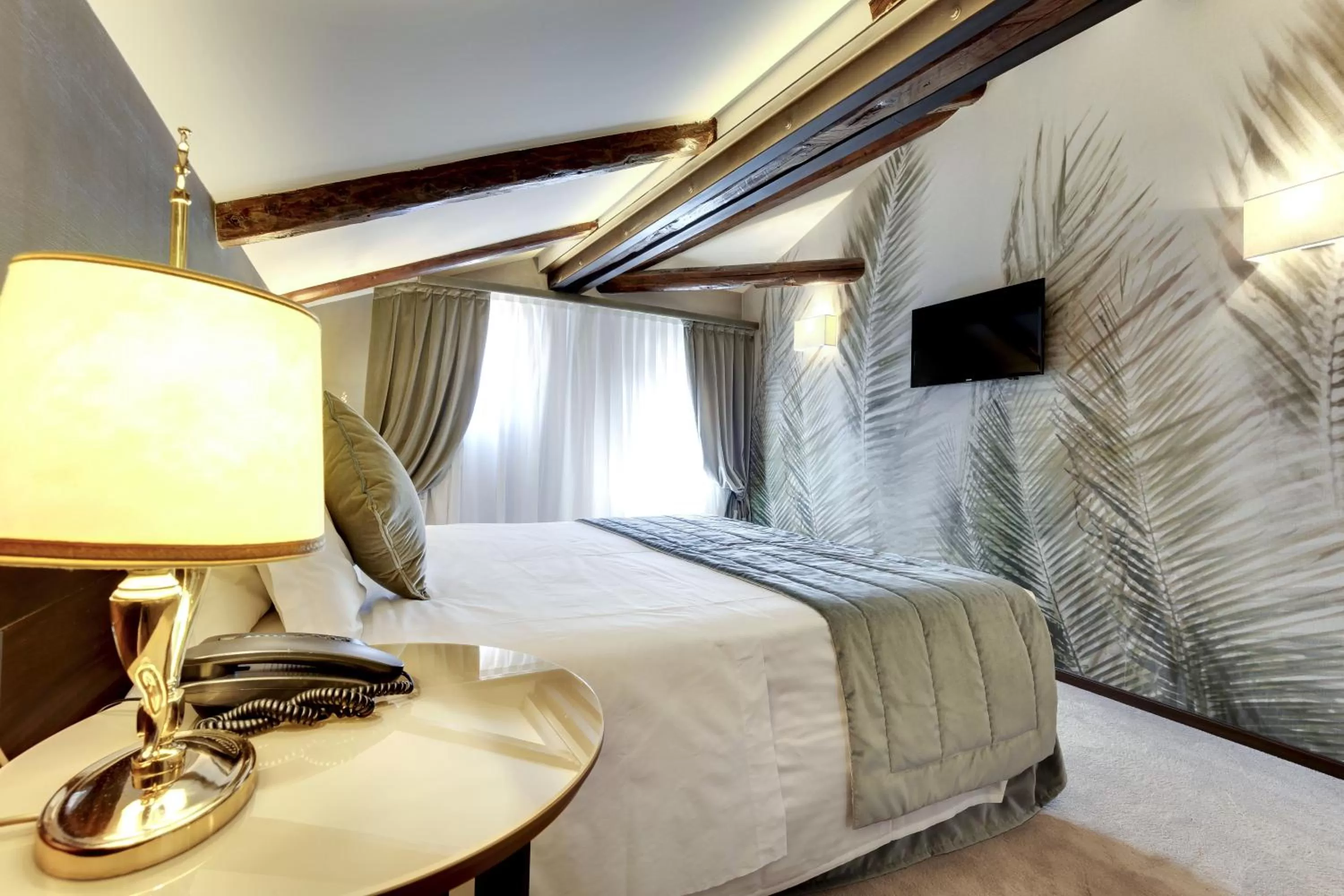 Bed in Hotel Donà Palace