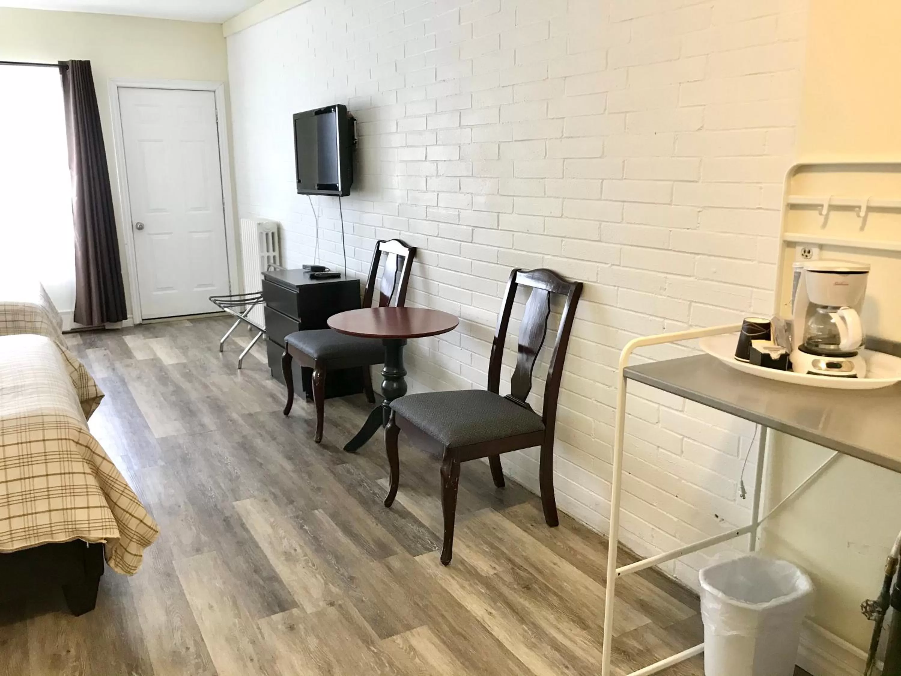 Coffee/tea facilities in Lakeside Inn