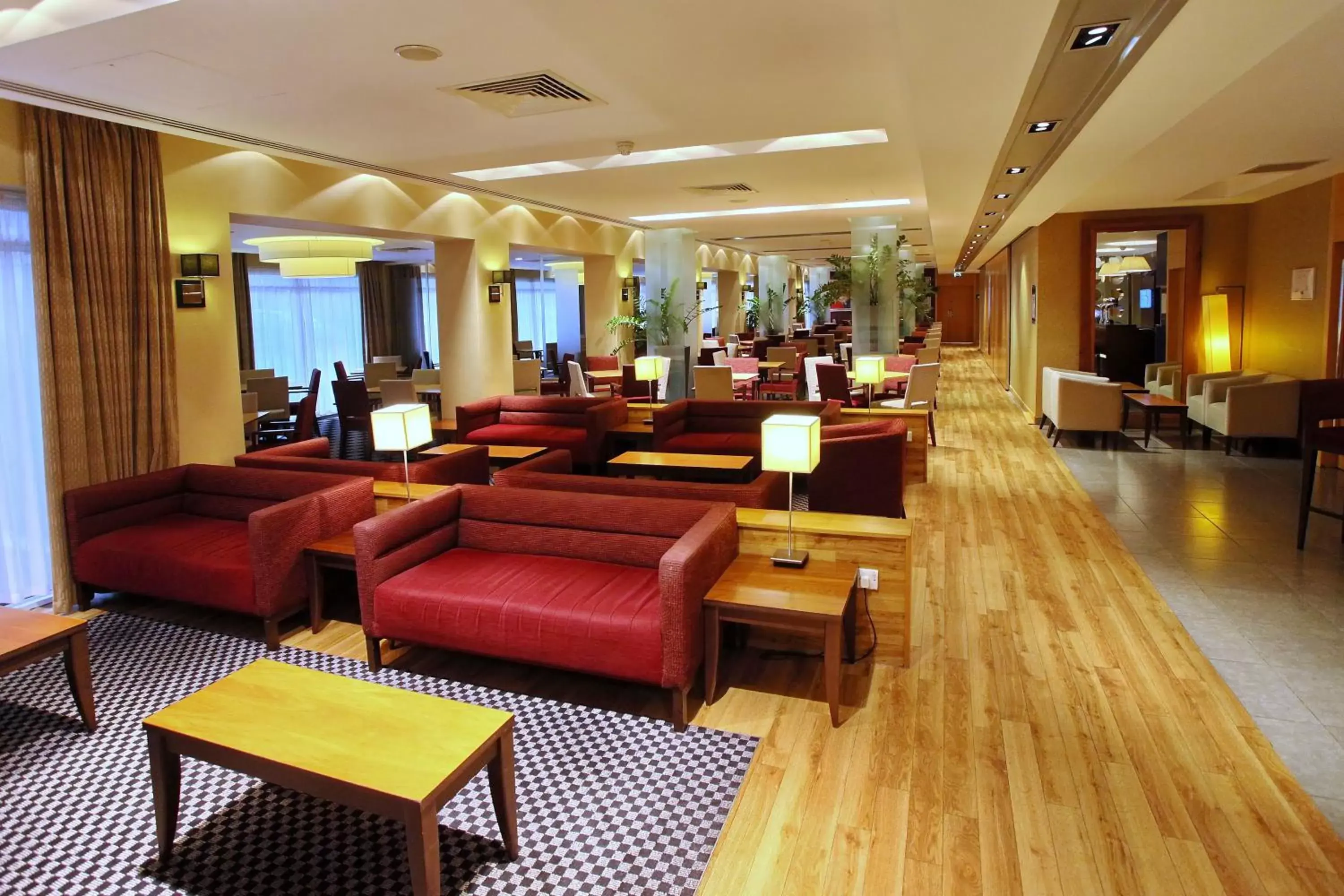 Restaurant/places to eat, Lobby/Reception in Holiday Inn Express Southampton - M27, J7, an IHG Hotel