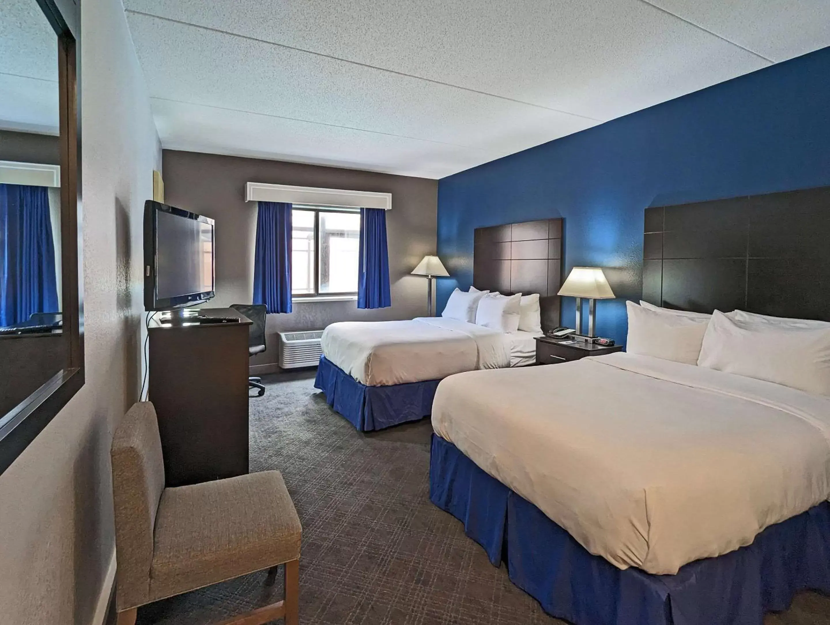 Bedroom in Comfort Inn & Suites Mundelein-Vernon Hills