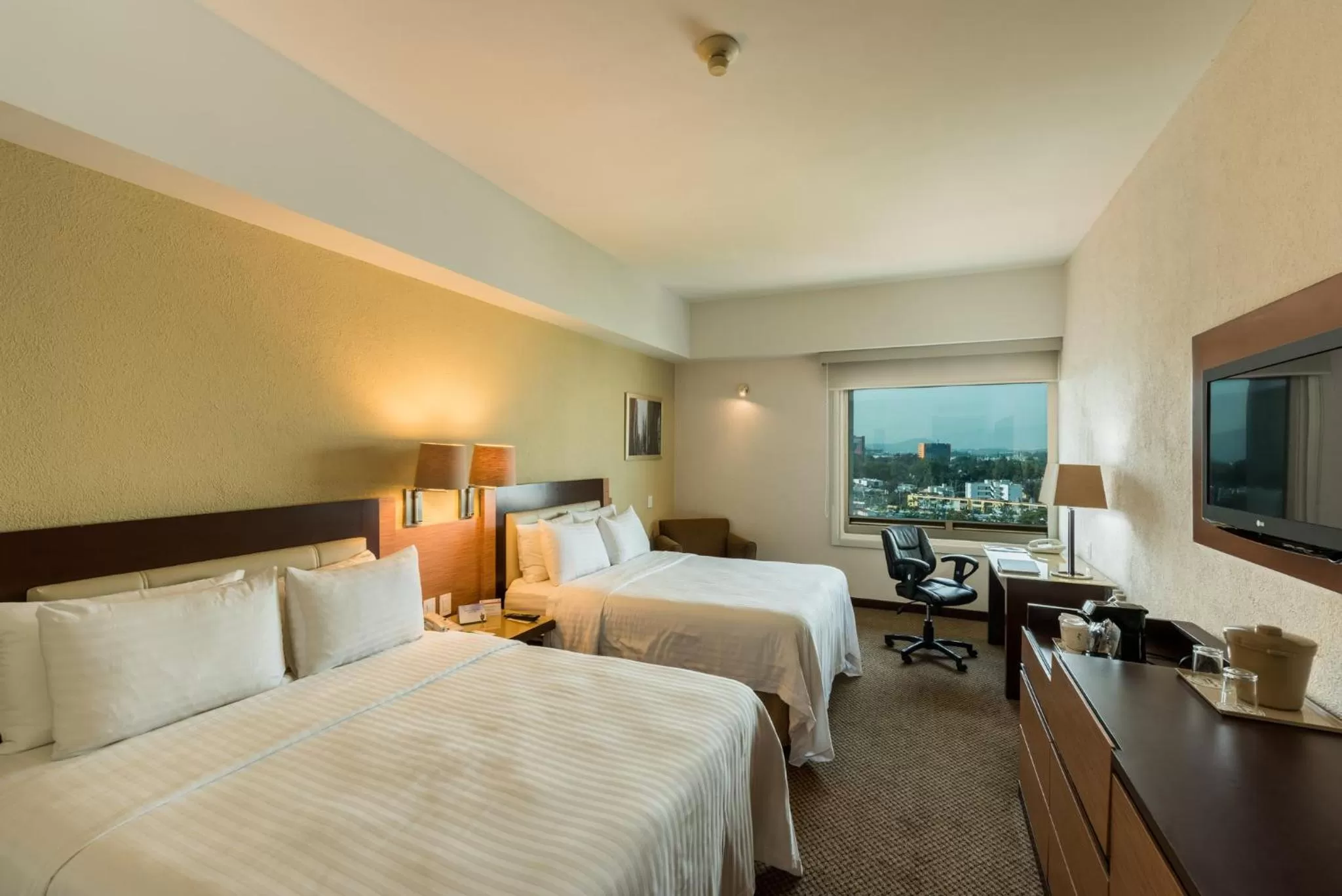 Photo of the whole room, Bed in Holiday Inn Guadalajara Select by IHG