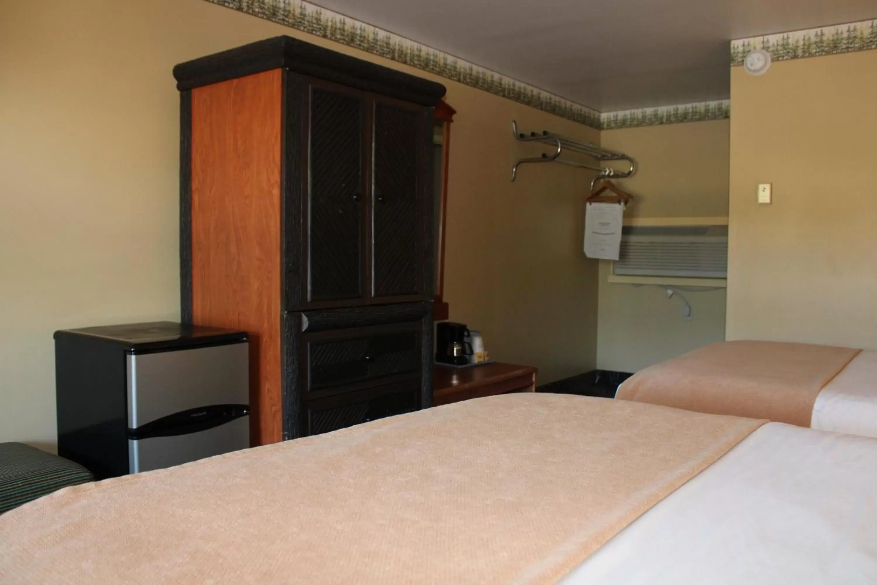 Bed in Super 8 by Wyndham Lake George/Downtown