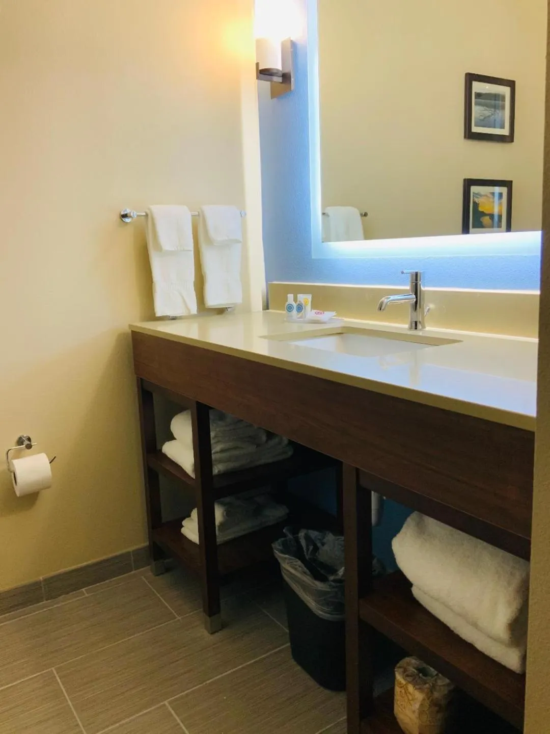 Bathroom in Comfort Suites Cedar Park - Austin Northwest