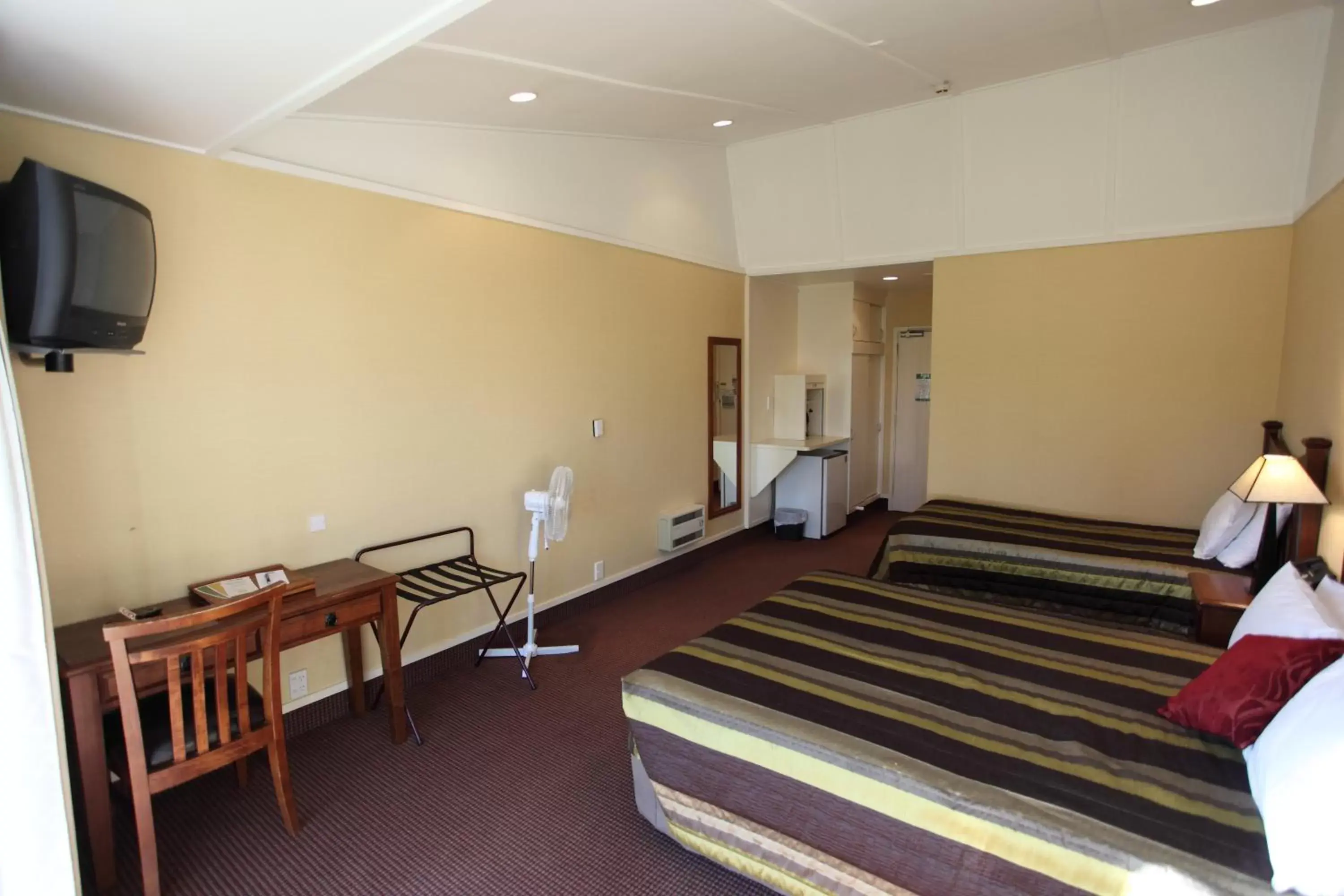 Photo of the whole room, Bed in Hotel Ashburton