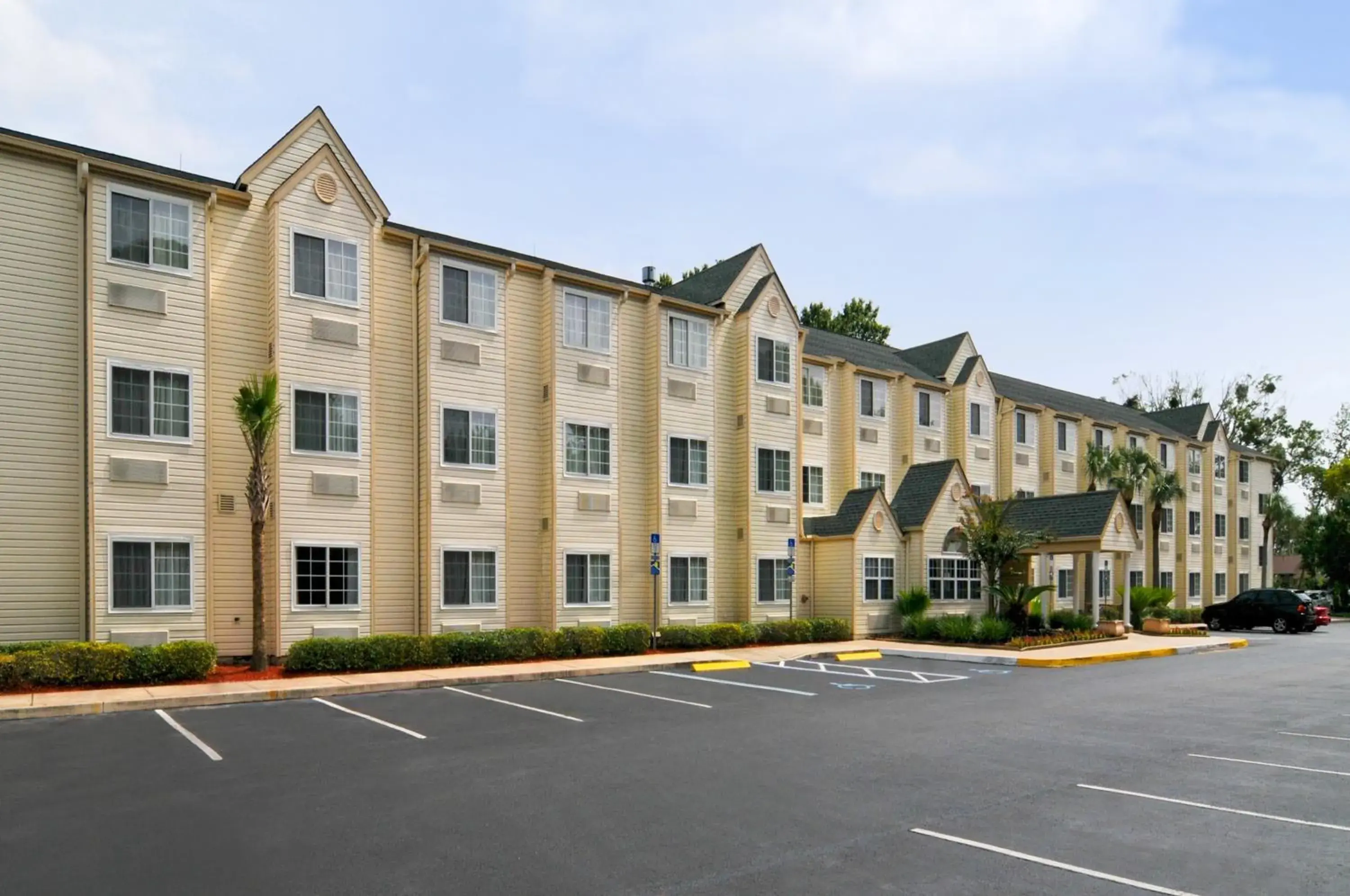 Facade/entrance, Property Building in Hometown Inn & Suites Jacksonville Butler Blvd./Southpoint