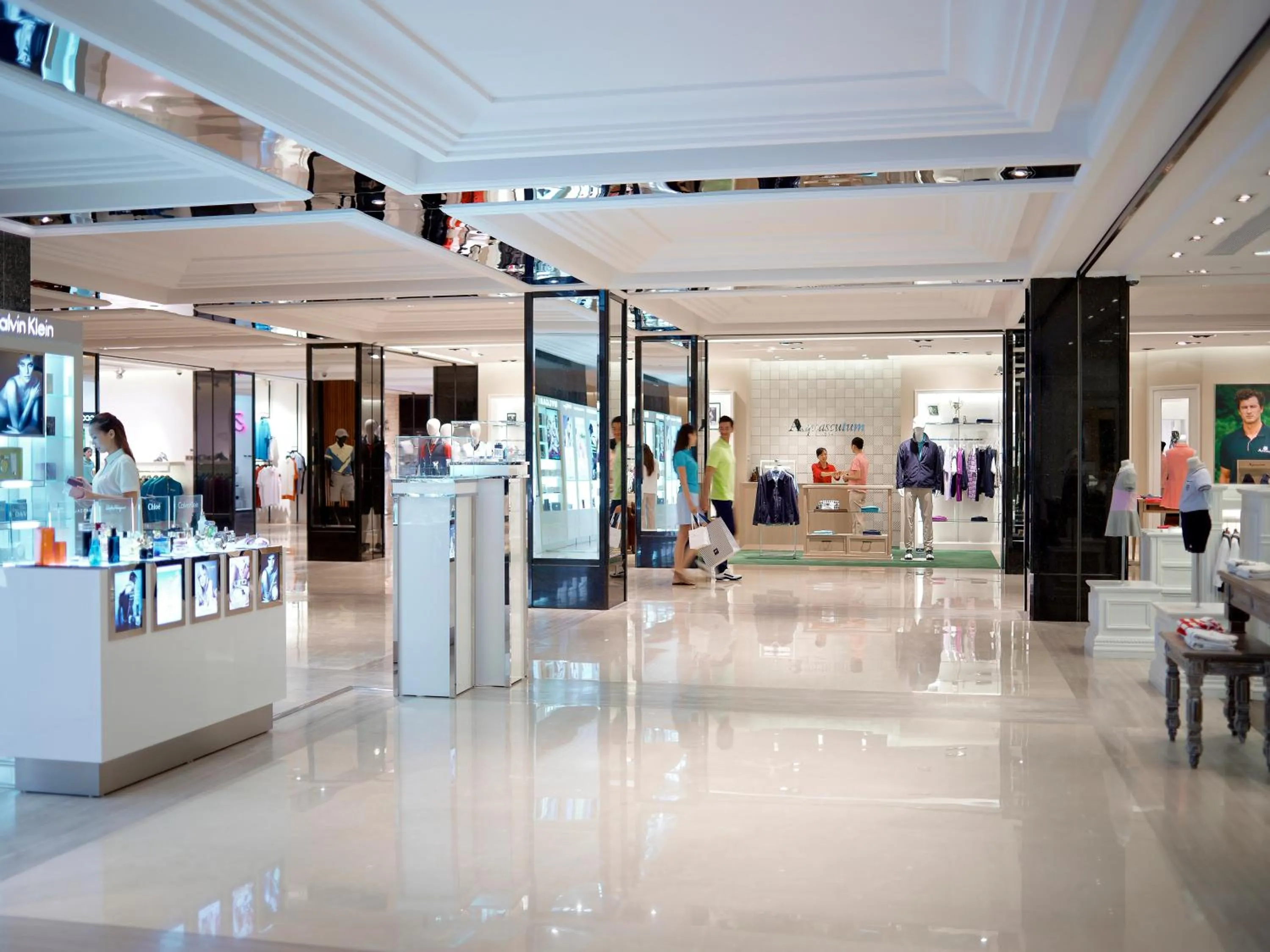 On-site shops in Mission Hills Hotel Resorts Shenzhen