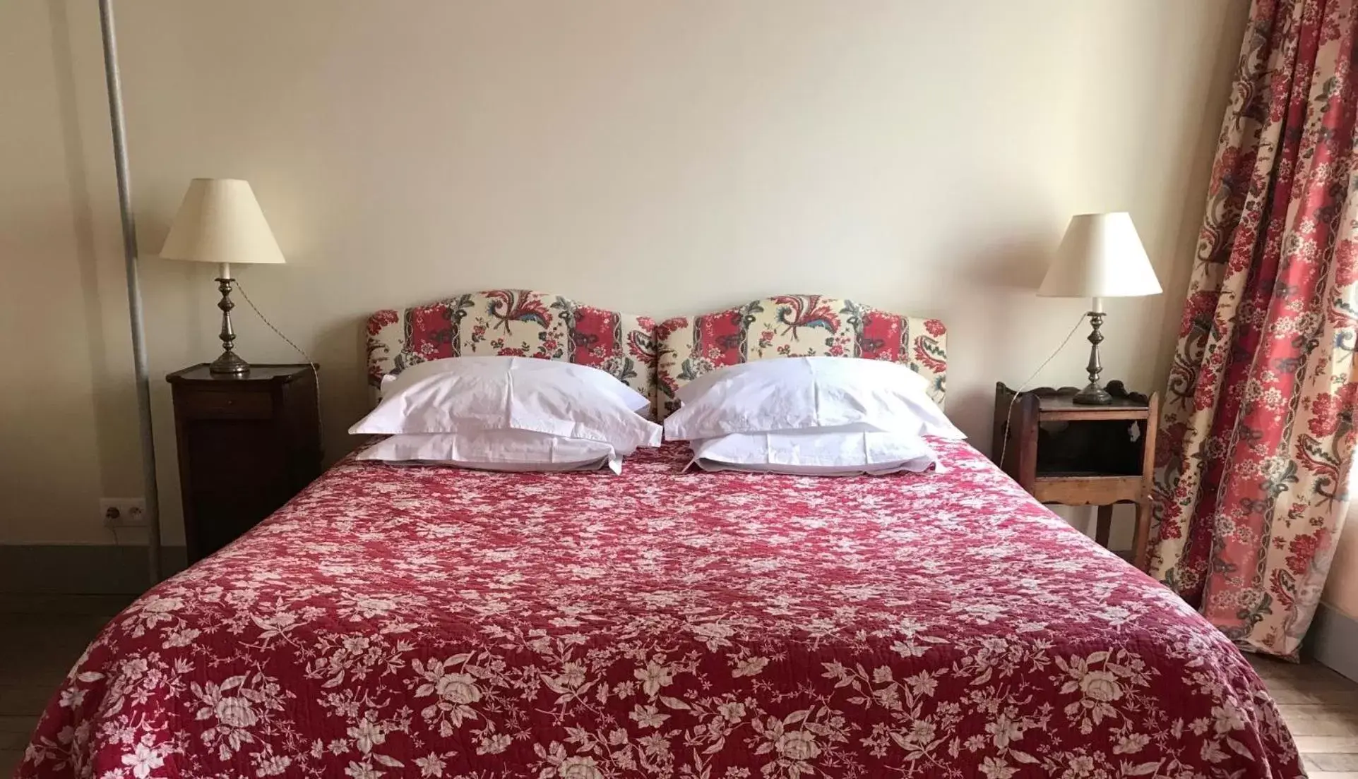 Bedroom, Bed in La maison Jeanne d'Arc