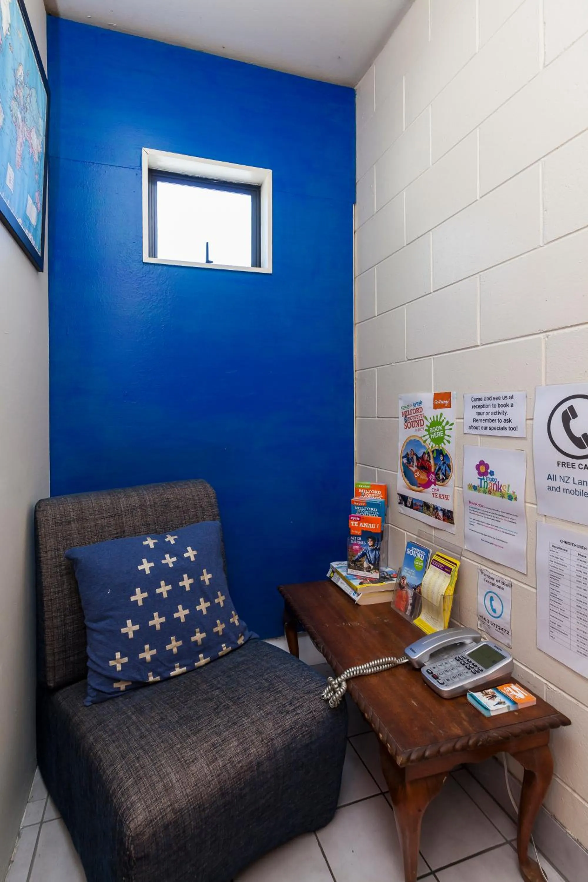 Lobby or reception in Around The World Backpackers