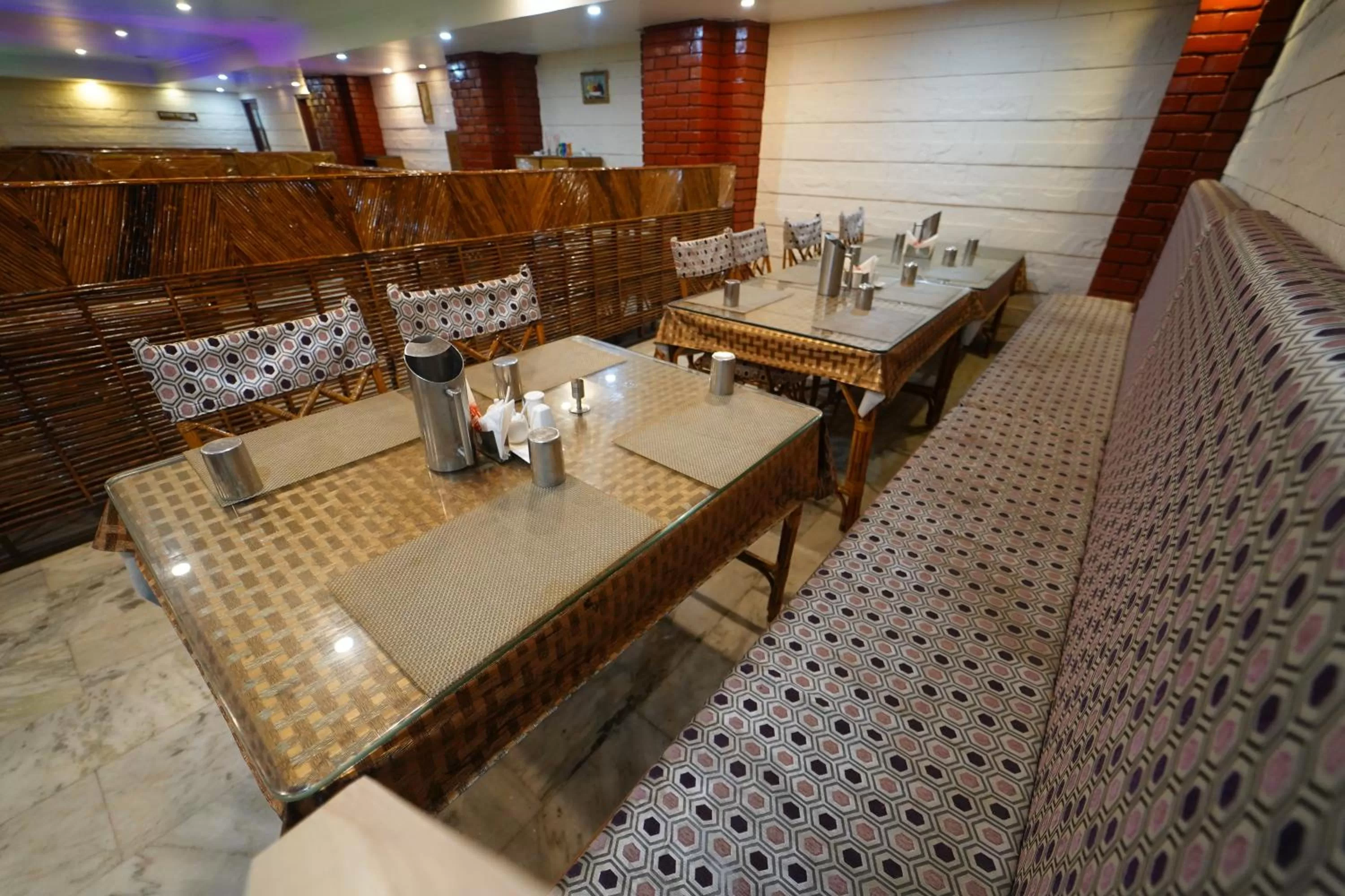 Restaurant/places to eat in Hotel Palmyra Grand Inn