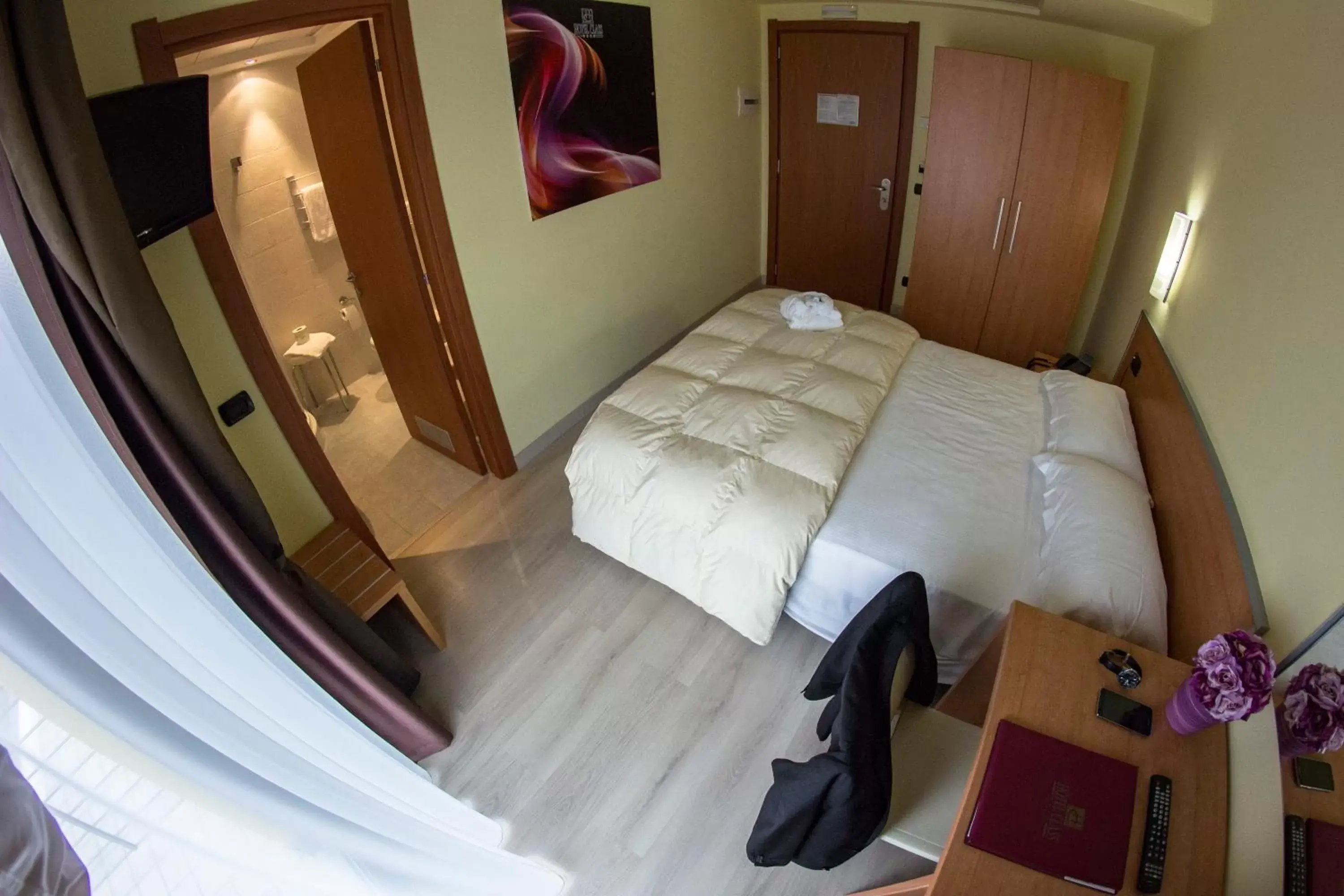 Photo of the whole room, Bed in Best Western Hotel Class