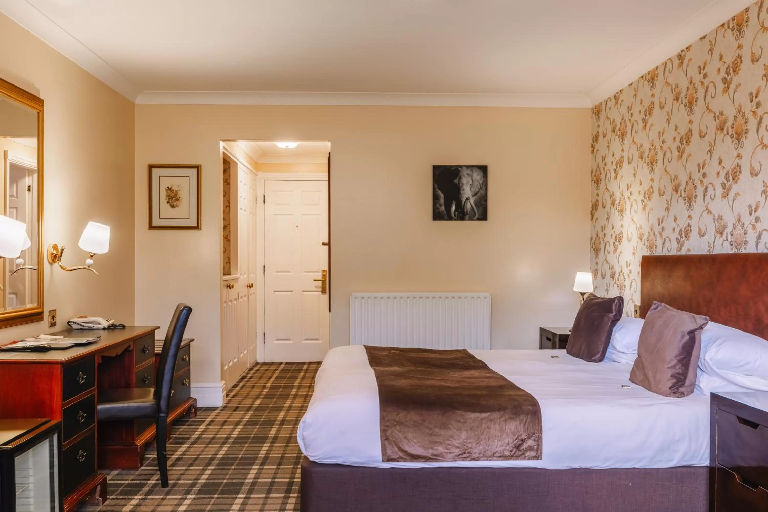 Photo of the whole room, Bed in Muthu Belstead Brook Hotel