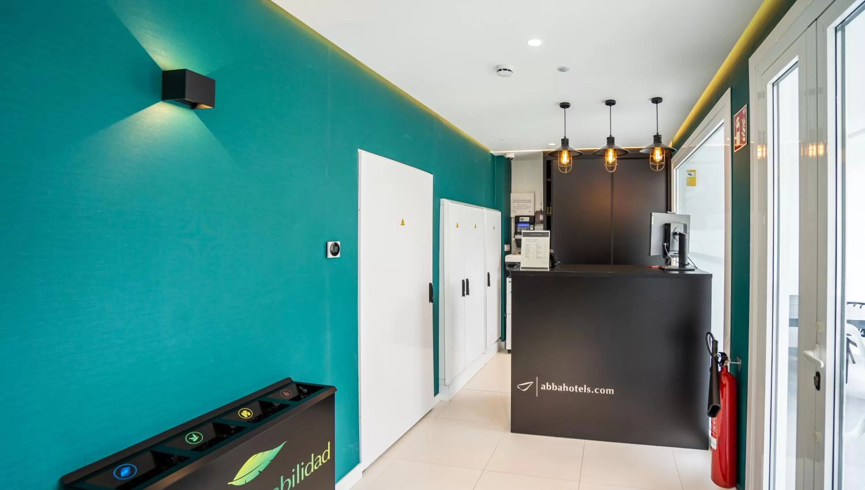 Lobby or reception in abba Apartments Playa de Gros San Sebastián