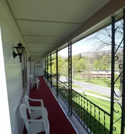 Balcony/Terrace in Northside Motel - Williamstown