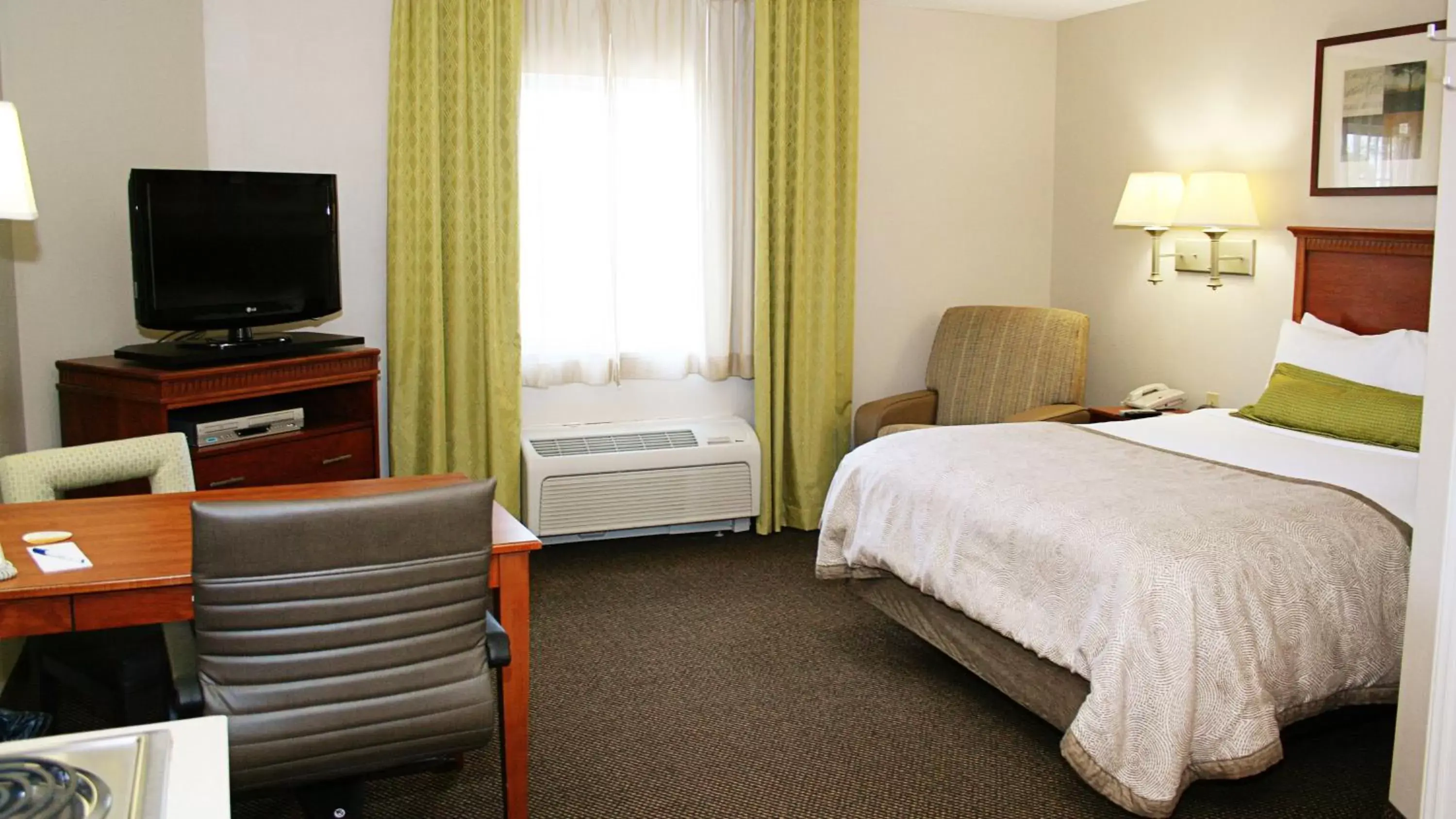 Bedroom, Bed in Candlewood Suites Harrisonburg, an IHG Hotel