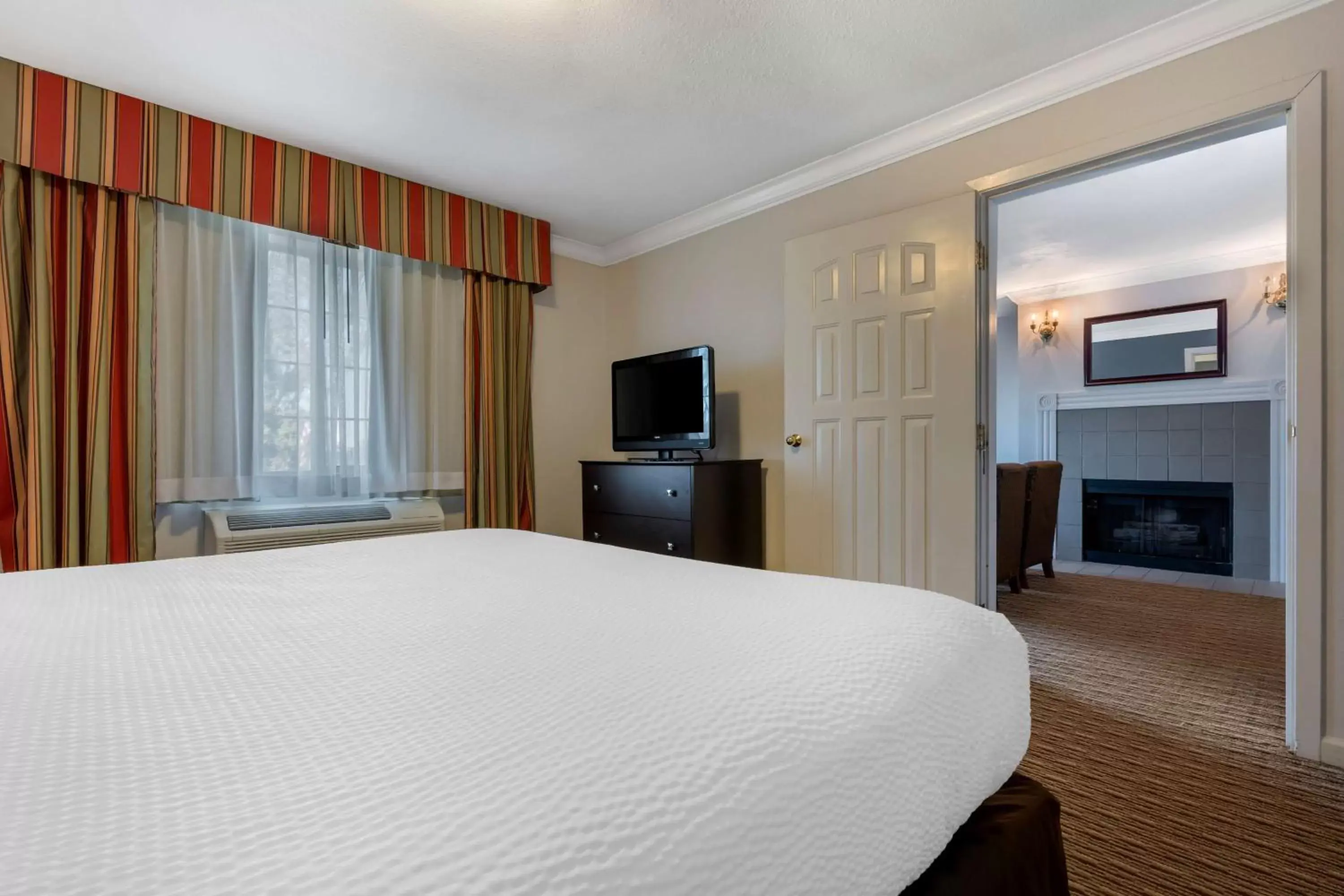 Bedroom, Bed in Best Western Colonial Inn