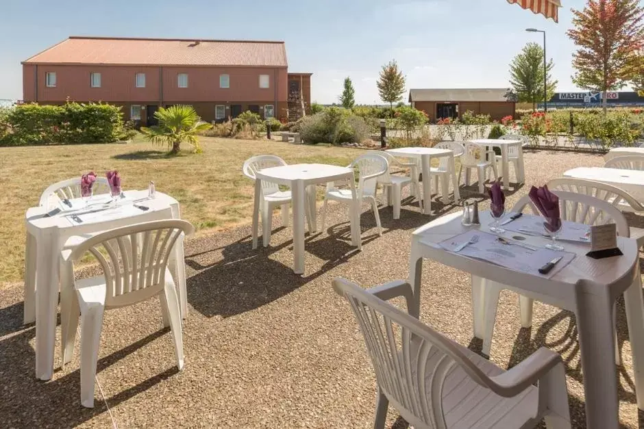 Balcony/Terrace, Restaurant/Places to Eat in Pressoir Hôtel