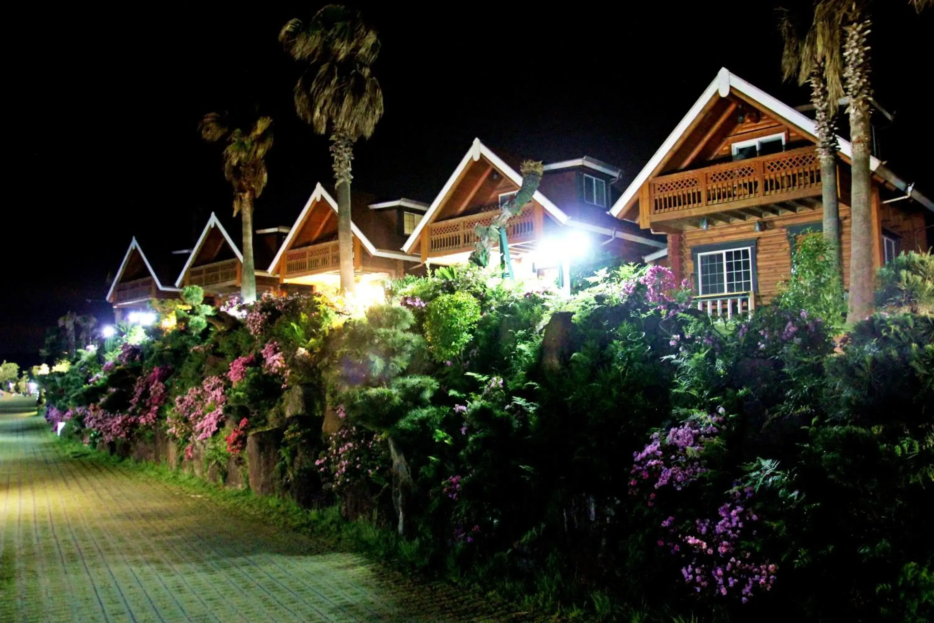 Garden view in Jungmun Log Pension & Resort Garden view in Jungmun Log Pension & Resort
