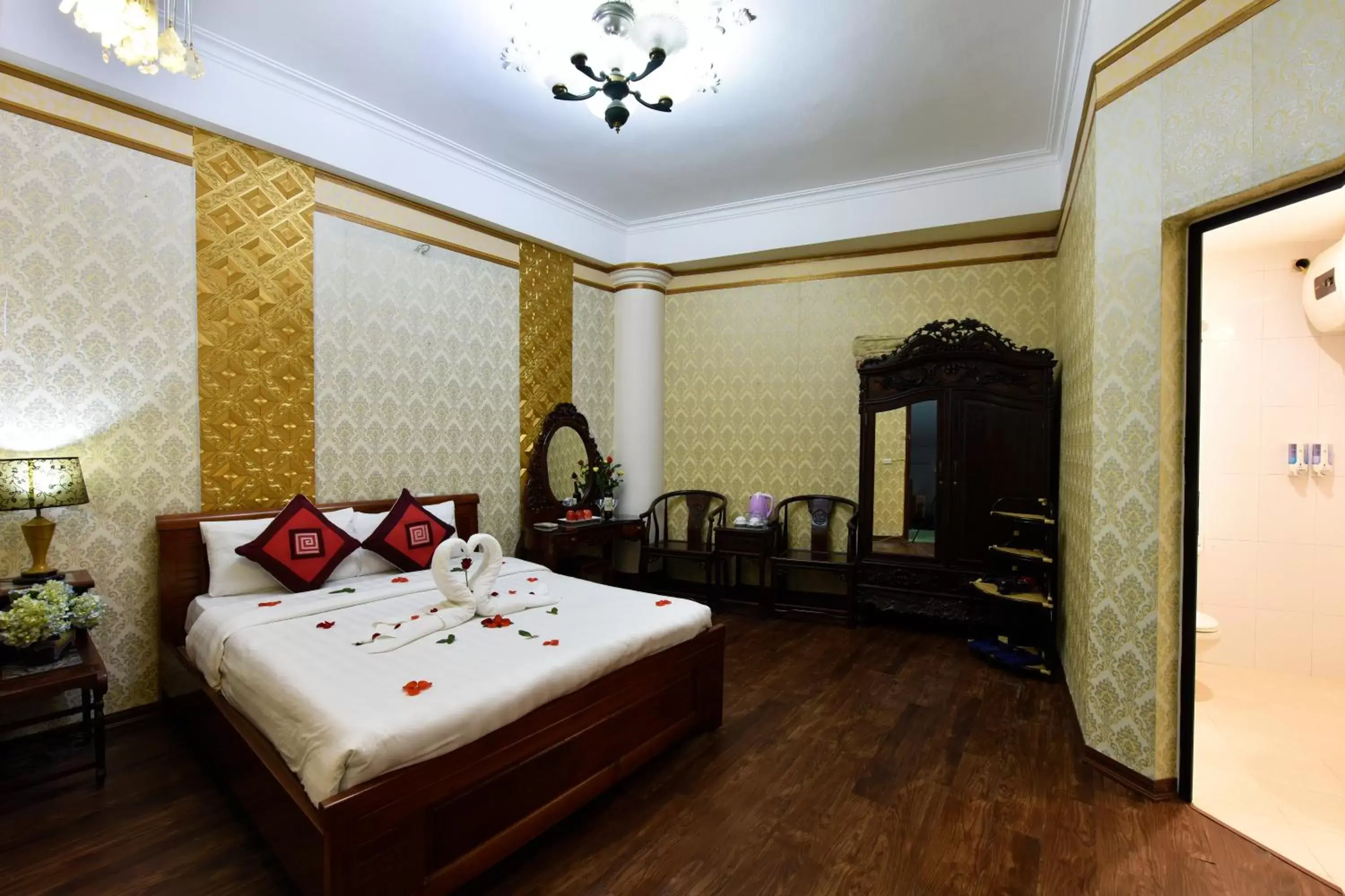 Living room, Bed in Hanoi Marriotte Hotel
