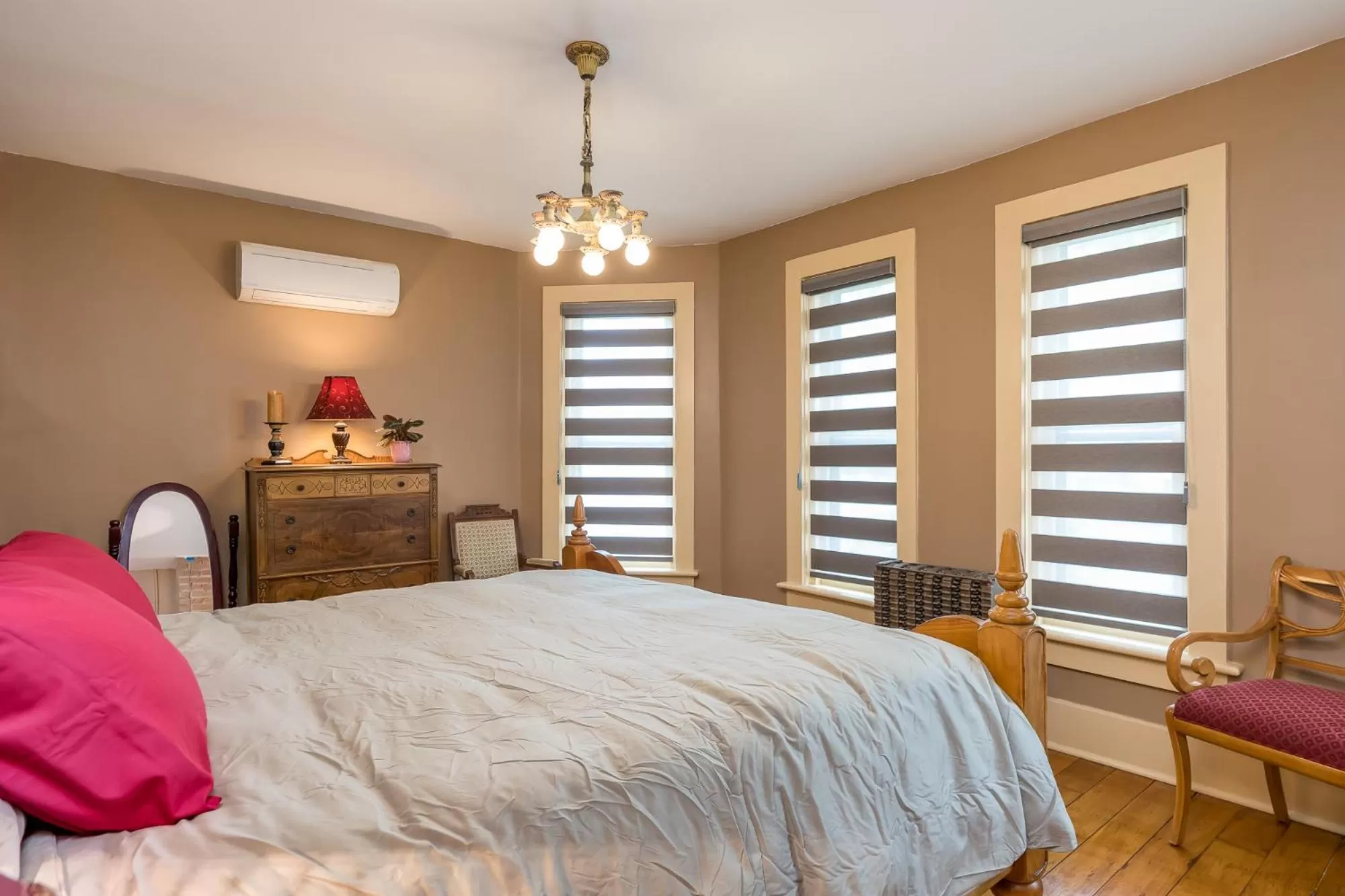 Bedroom in Moulin Rouge House Bed and Breakfast