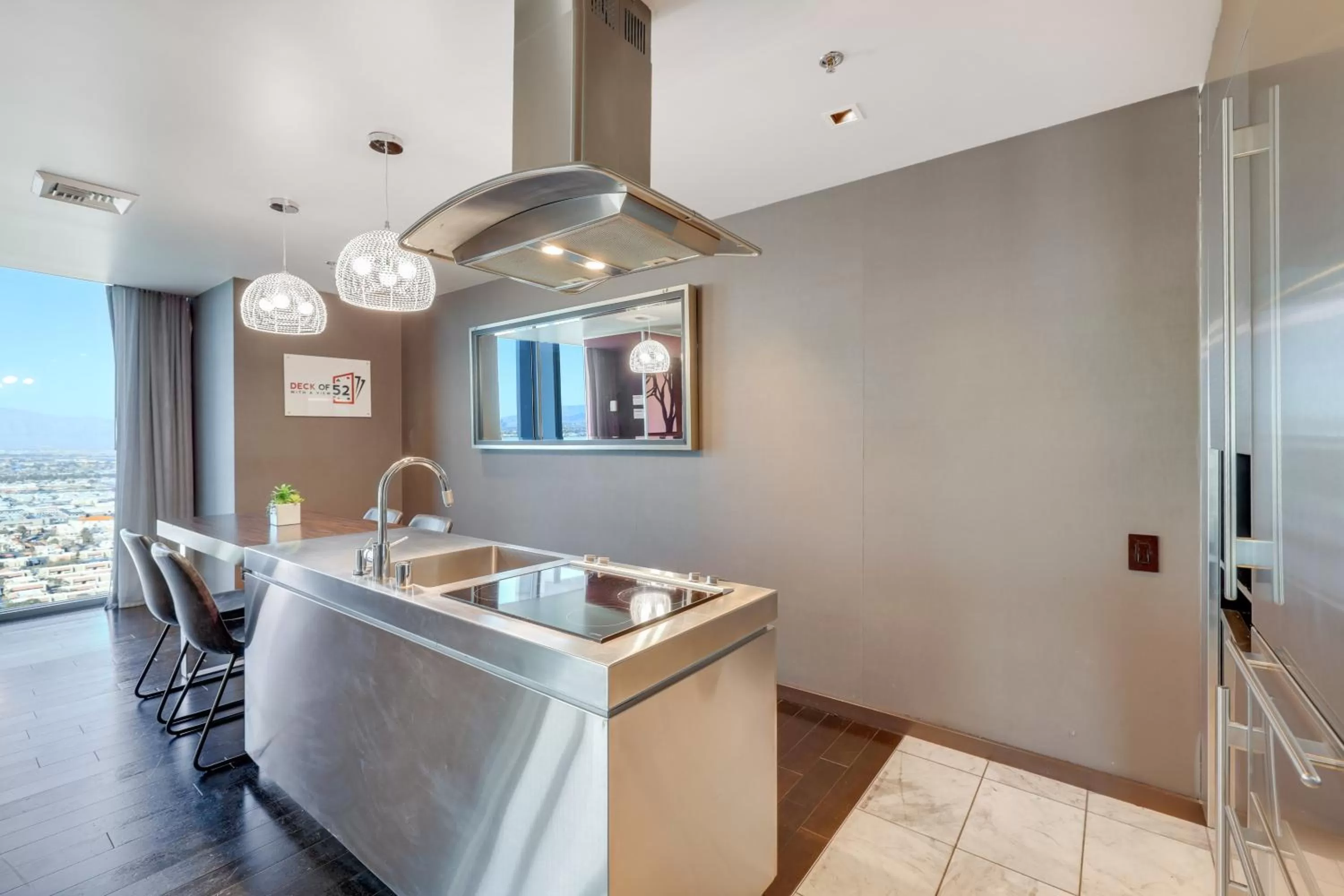 Kitchen or kitchenette in Vegas Palms HIGH 52nd fl. 1BDR corner penthouse 1220sqft
