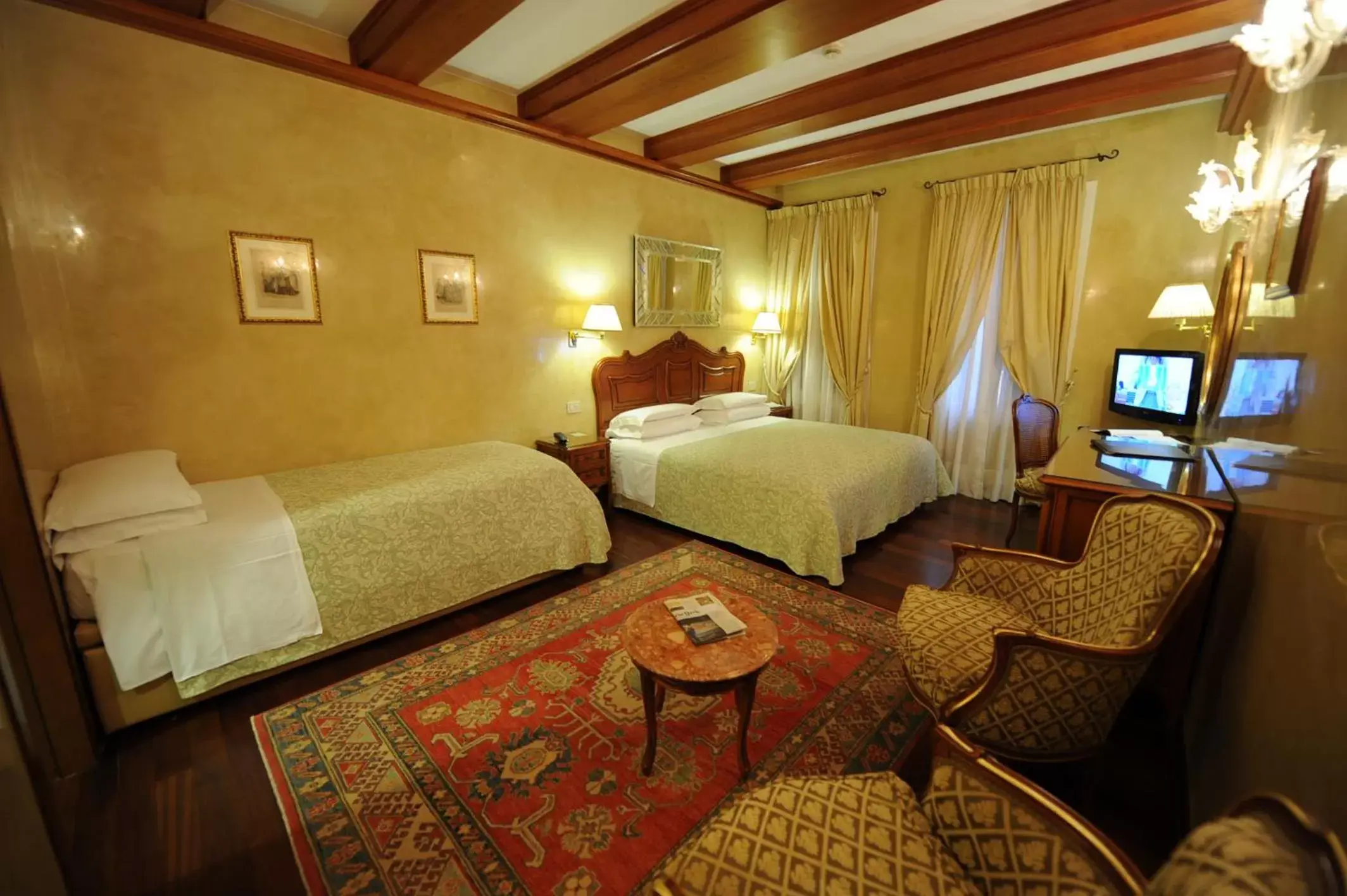 Photo of the whole room, Bed in Hotel Bisanzio