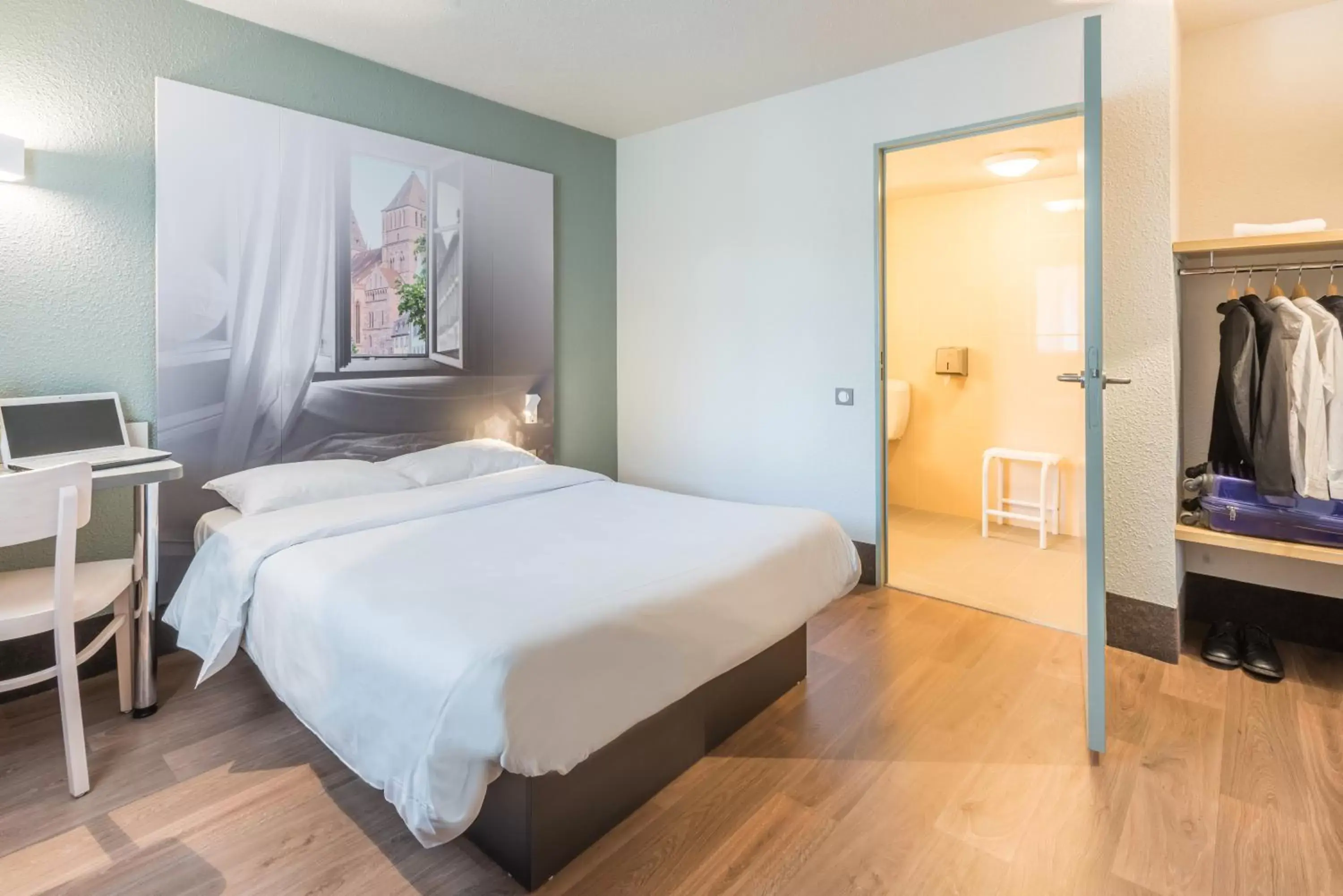 Bedroom, Bed in B&B HOTEL Villeneuve Loubet Plage