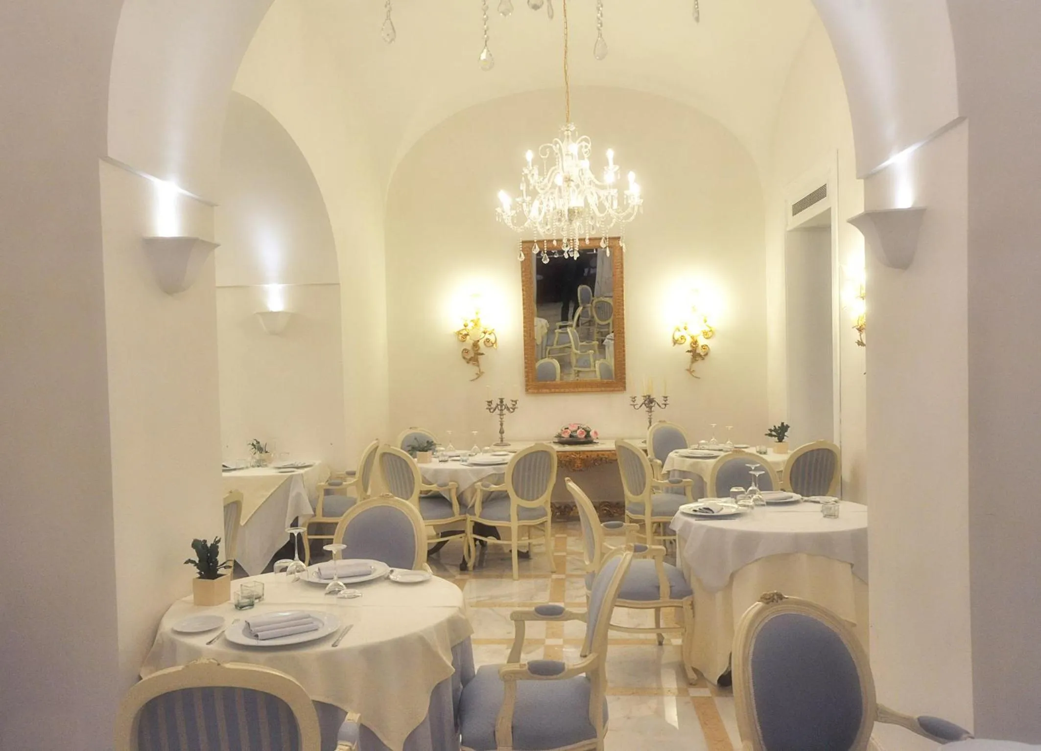 Restaurant/places to eat in Hotel Villa Fraulo