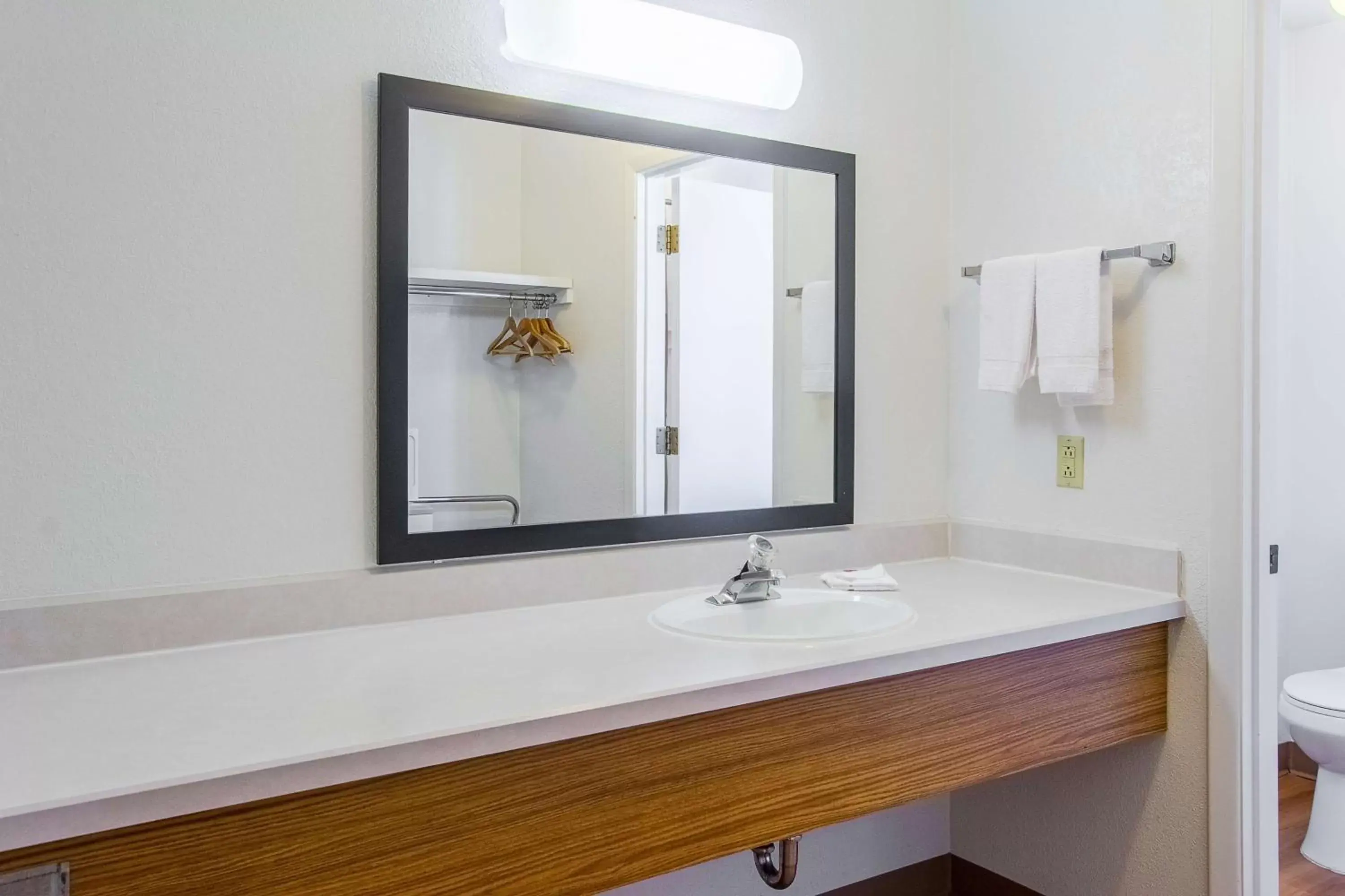 Bathroom in Motel 6-Madras, OR