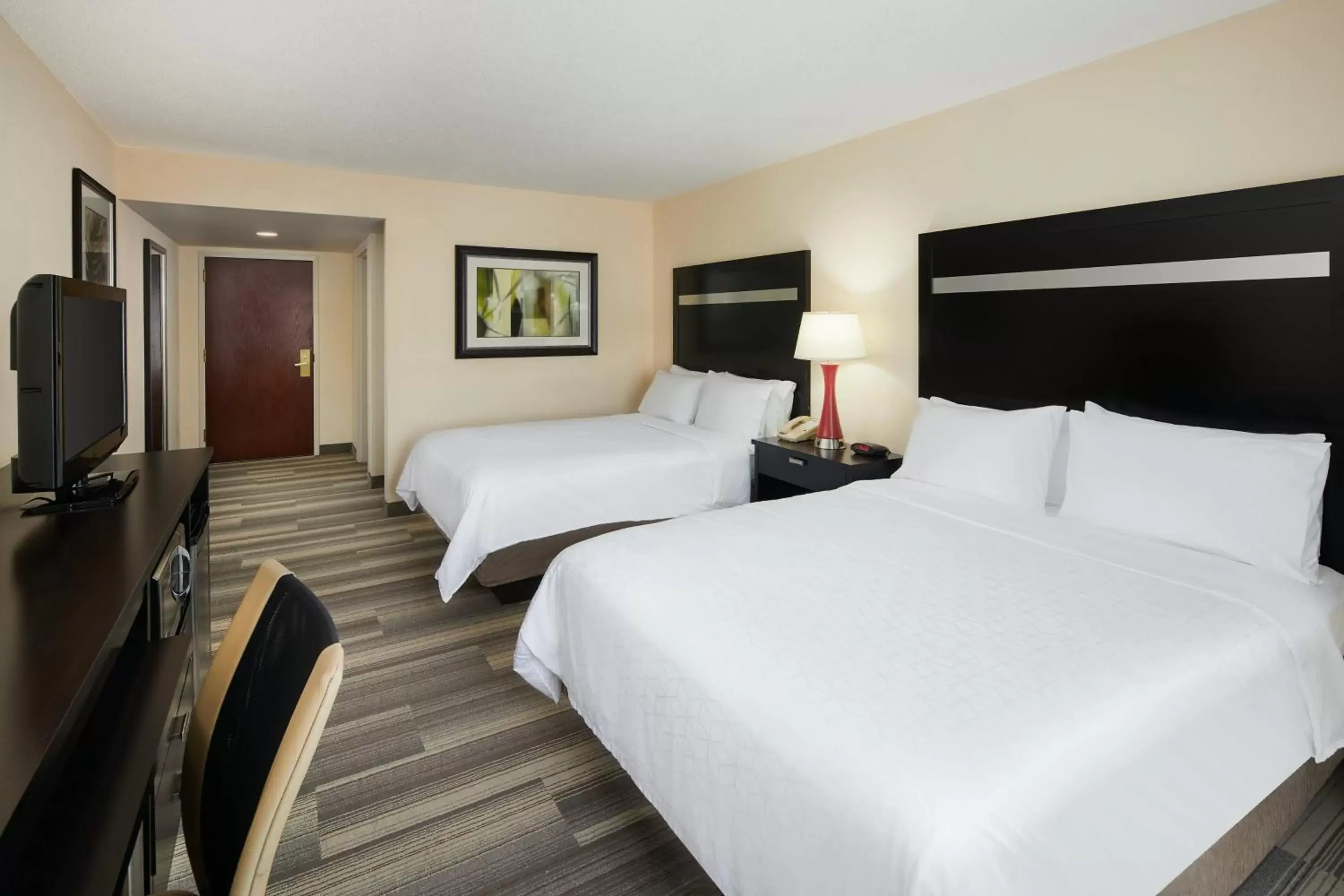 Photo of the whole room, Bed in Holiday Inn Express & Suites I-26 & Us 29 At Westgate Mall, an IHG Hotel