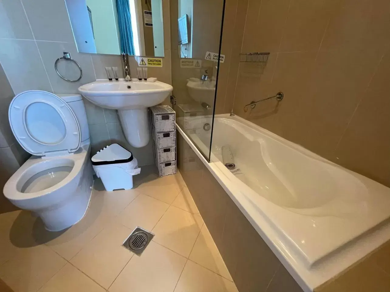 Bathroom in Iris Hotel Llandudno