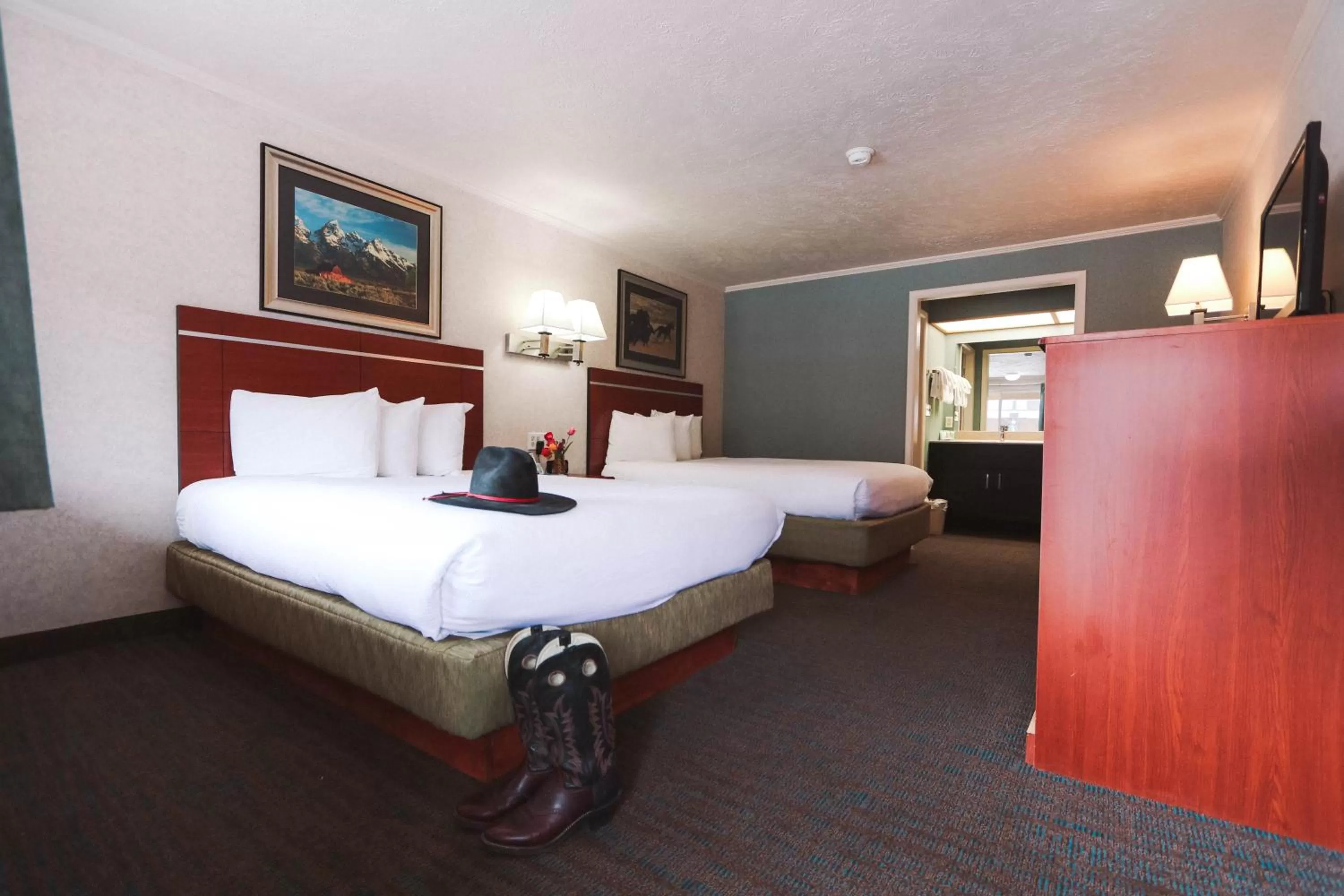 Pets, Bed in Brandin' Iron Inn