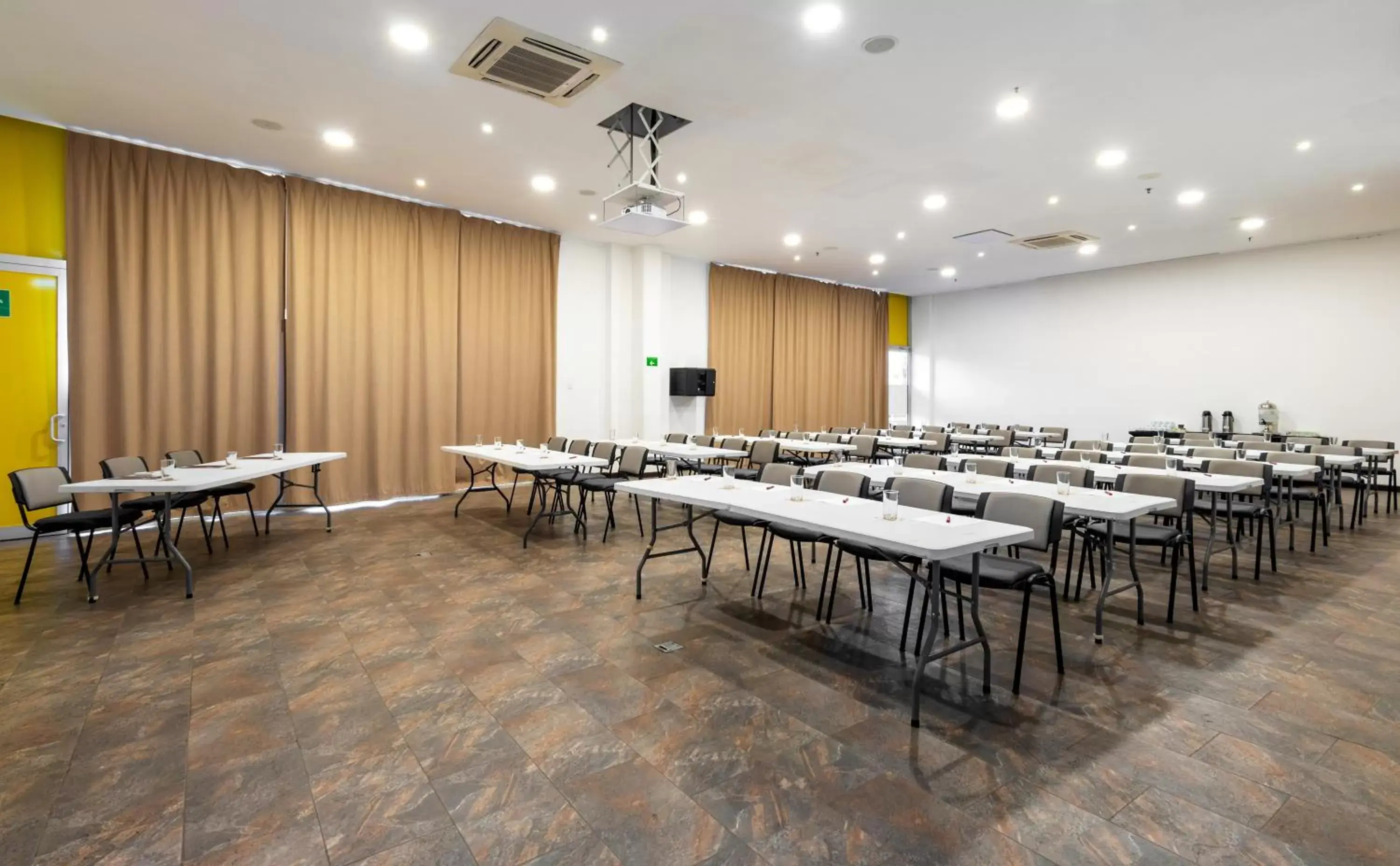 Meeting/conference room in Pop Art Hotel CLC Mamonal Cartagena