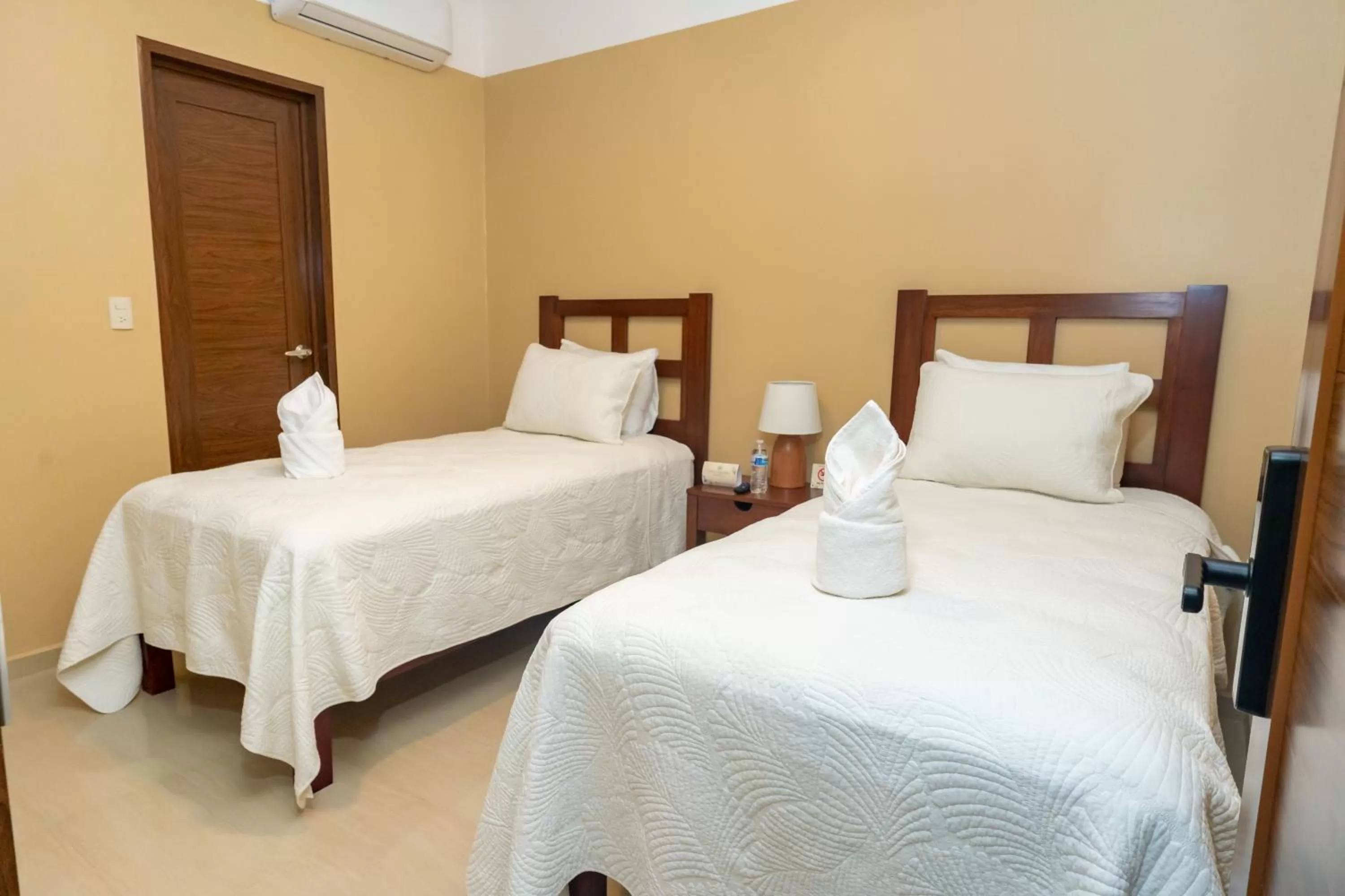 Twin Room with Private Bathroom in The Garden Hotel